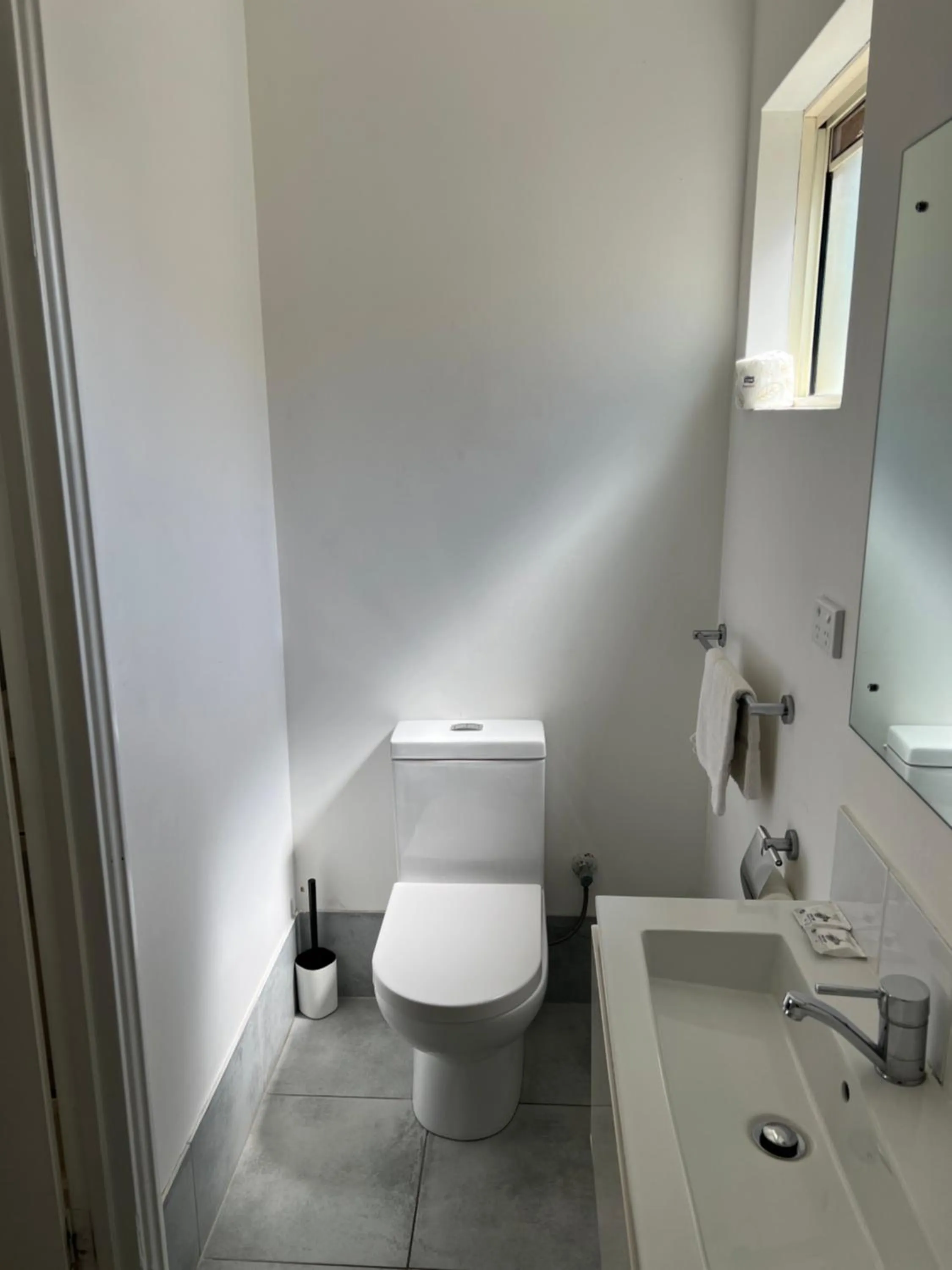 Toilet in Restawile Motel