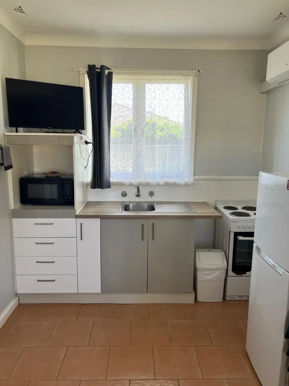 Kitchen or kitchenette in Restawile Motel