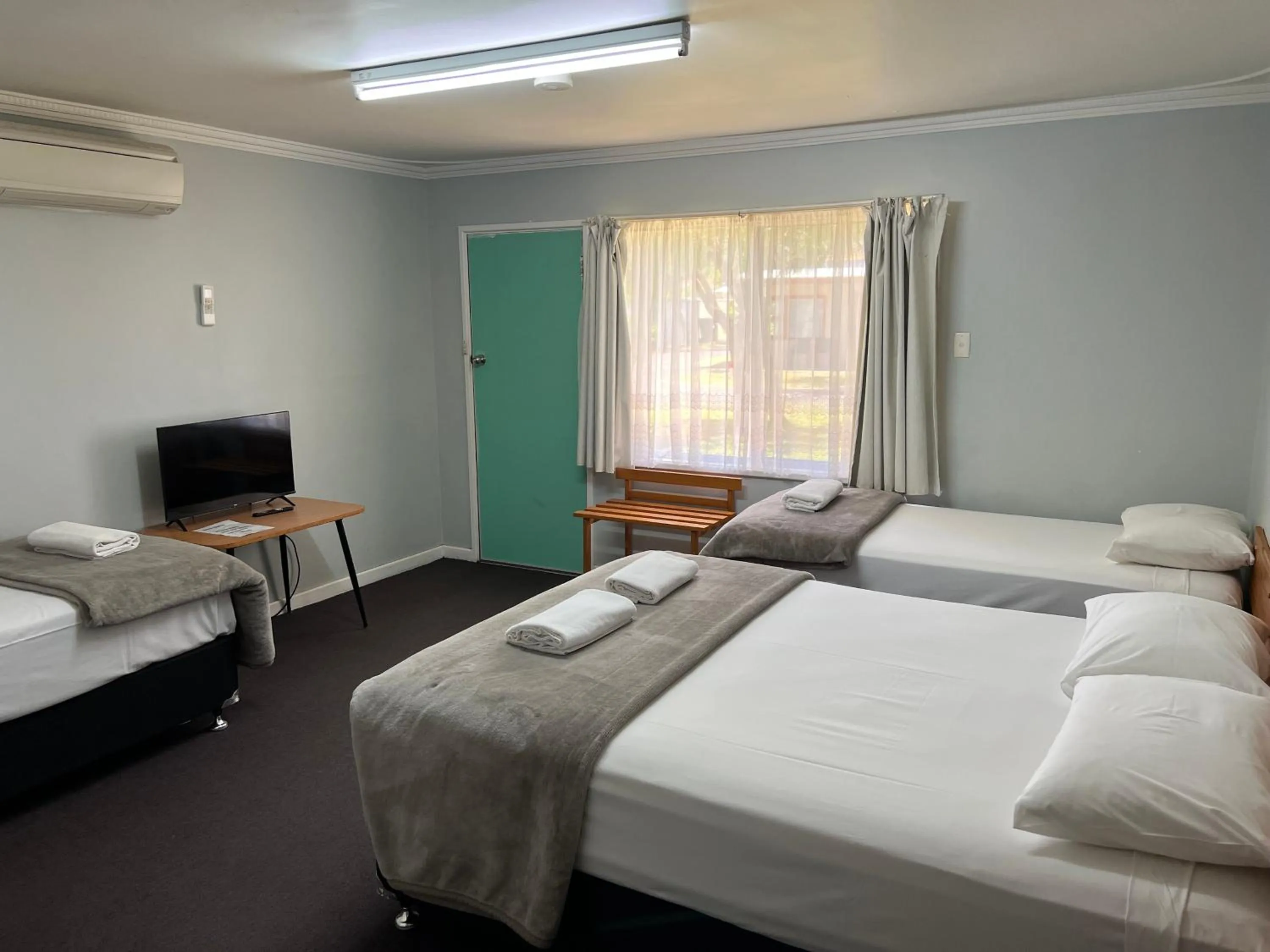 Photo of the whole room, Bed in Restawile Motel