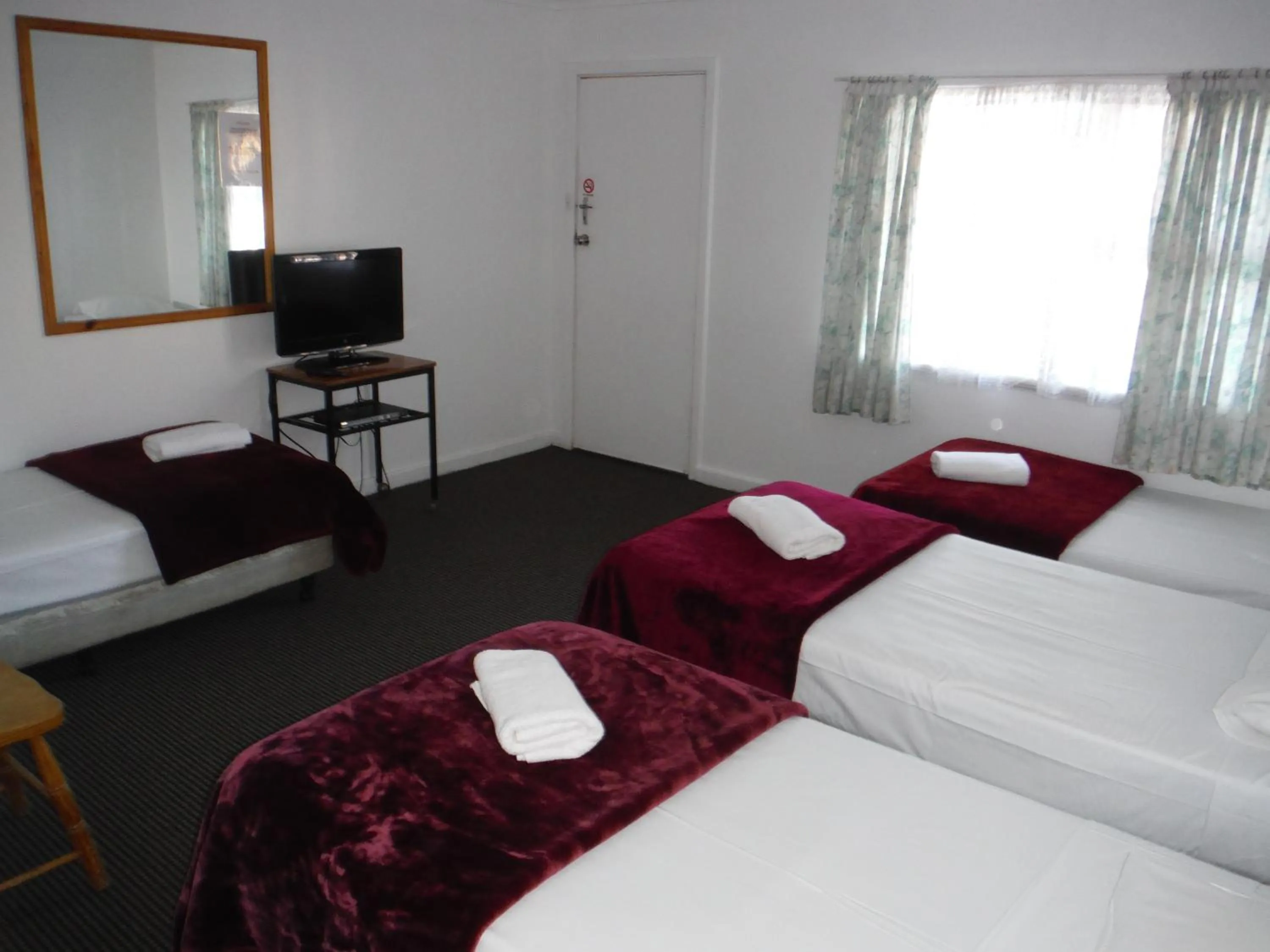 Bed in Restawile Motel