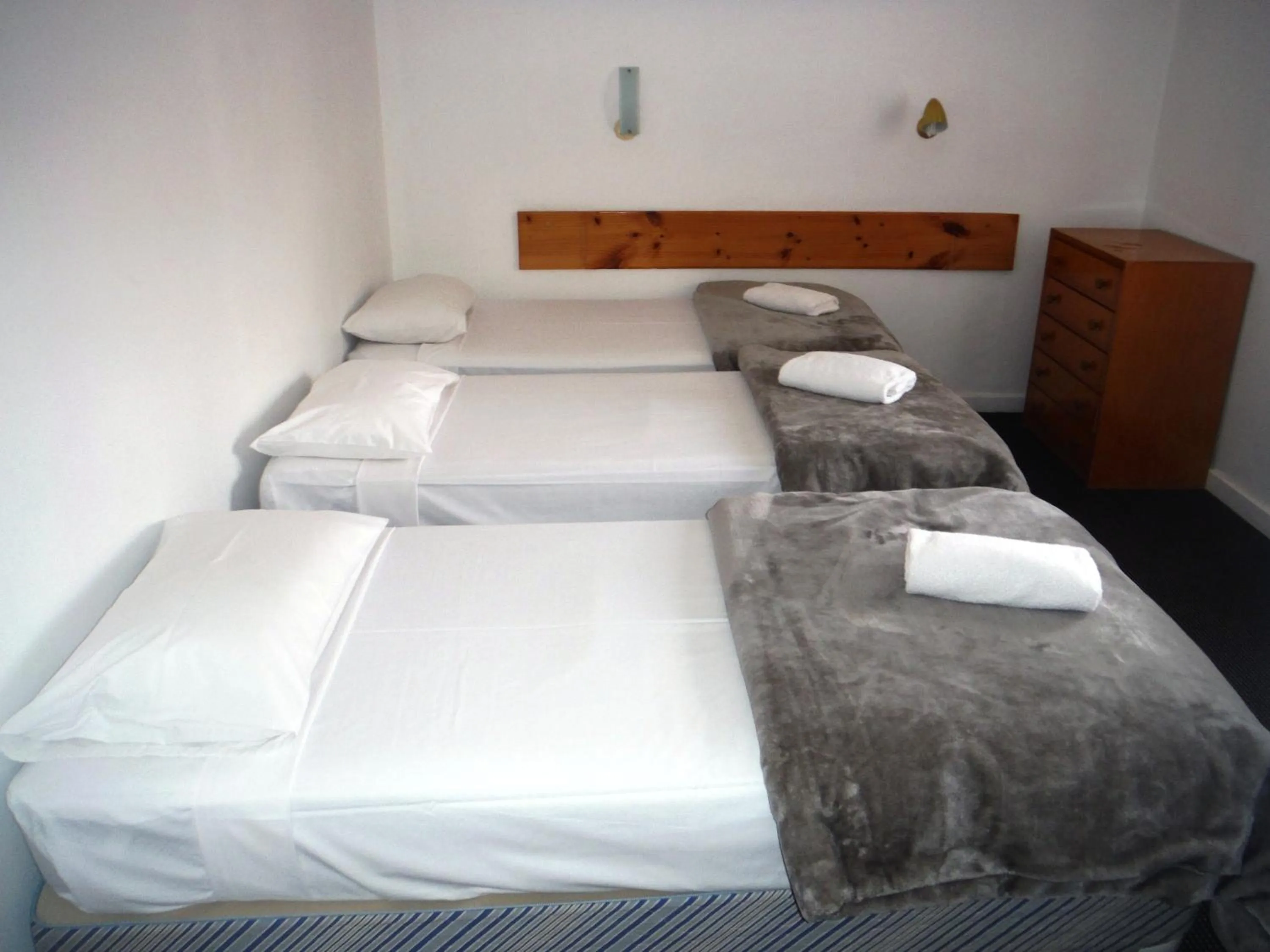 Bed in Restawile Motel