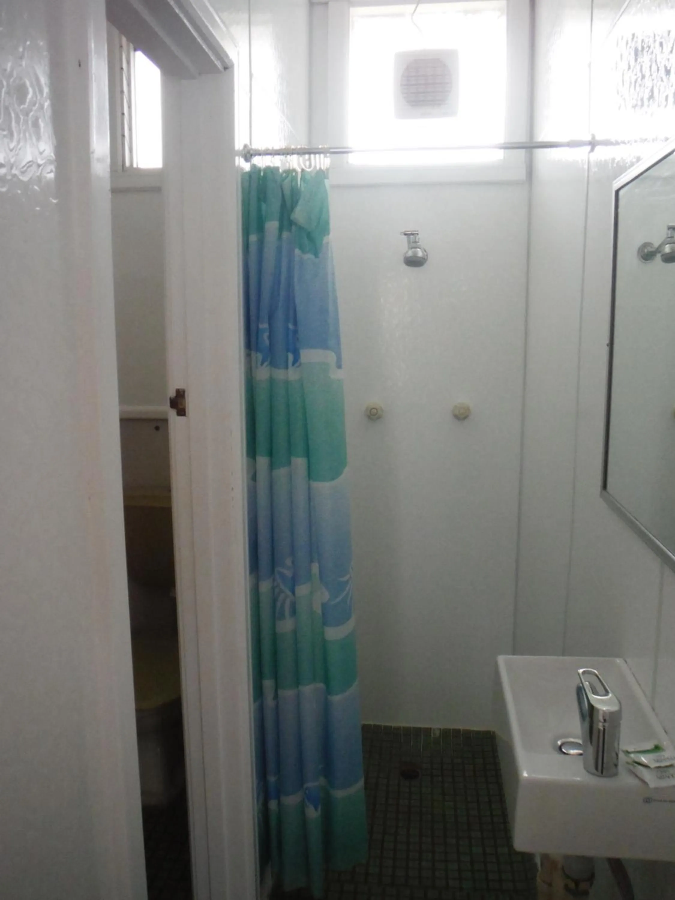 Bathroom in Restawile Motel