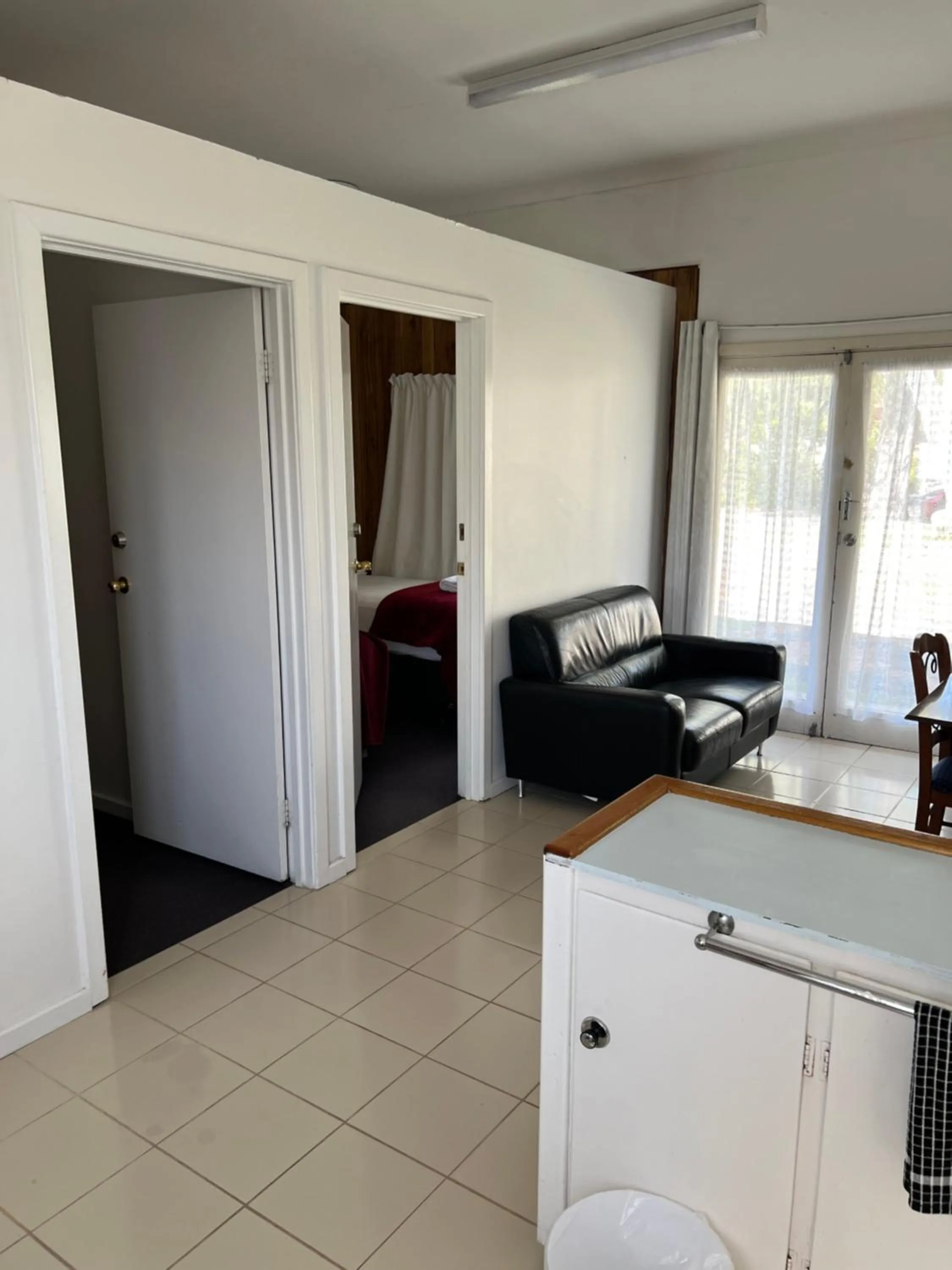 Living room in Restawile Motel