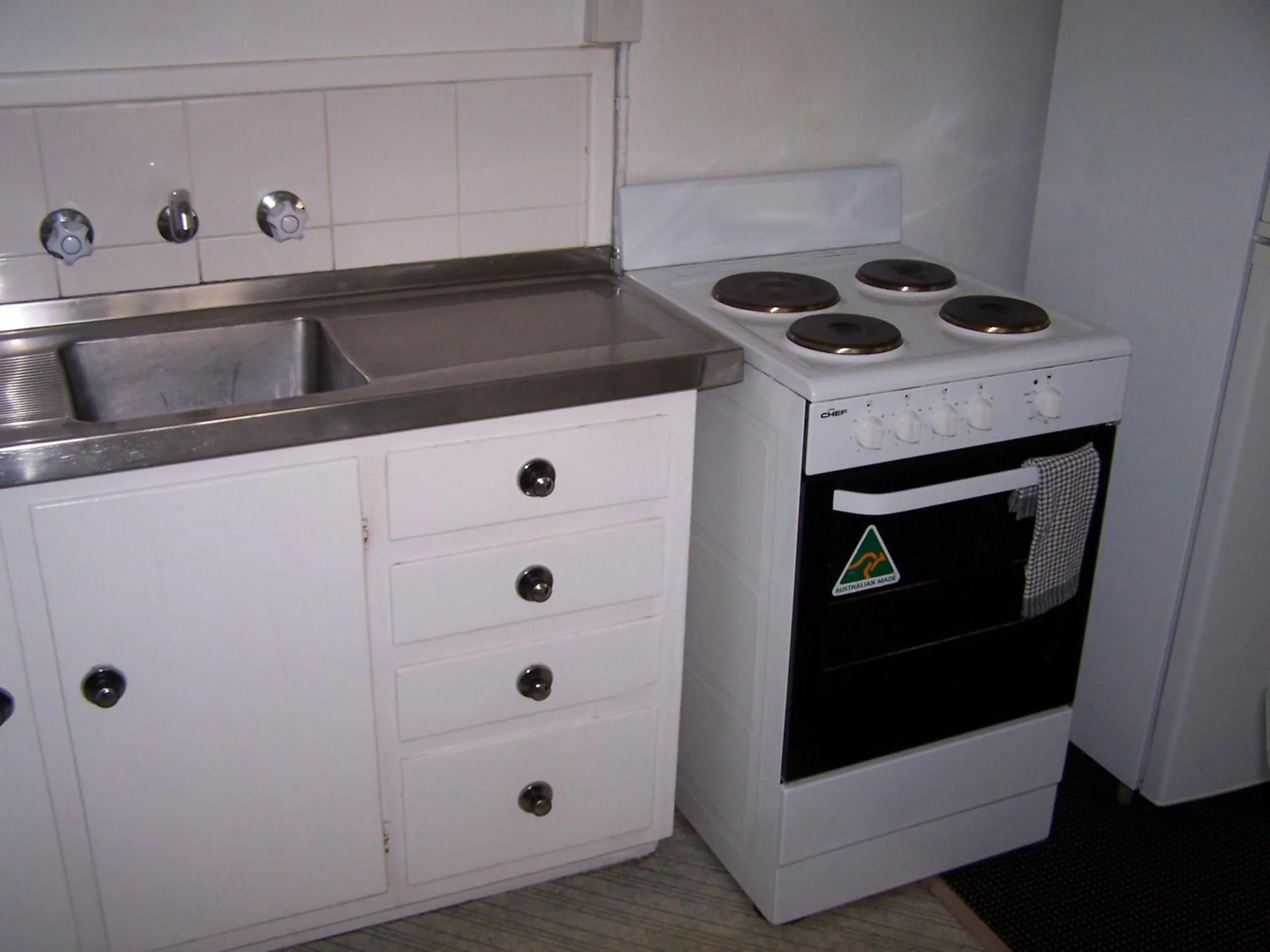 Kitchen or kitchenette in Restawile Motel