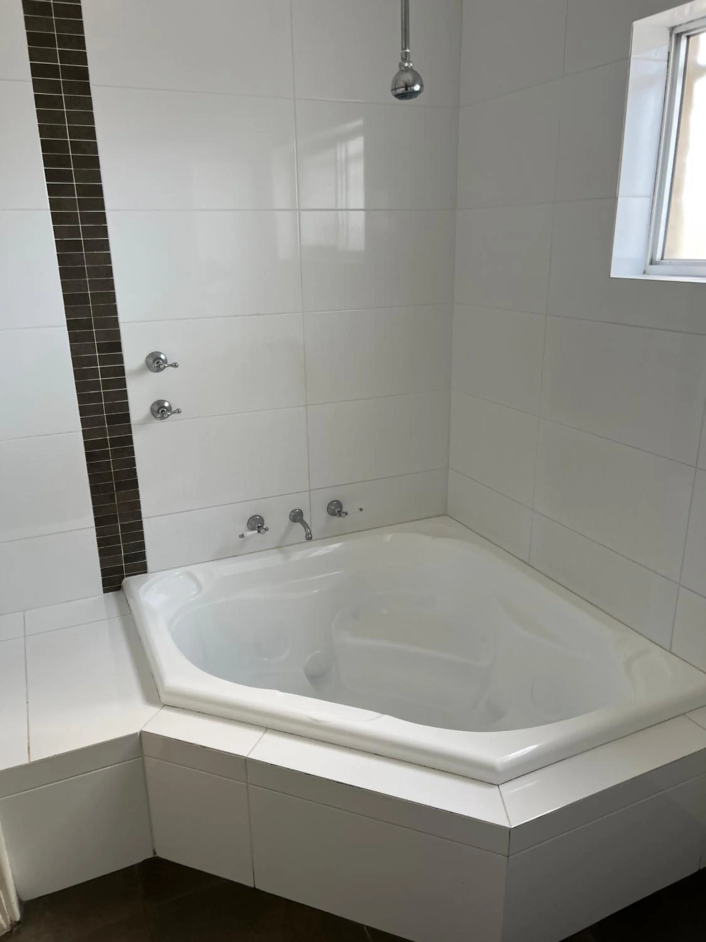 Bath in Restawile Motel