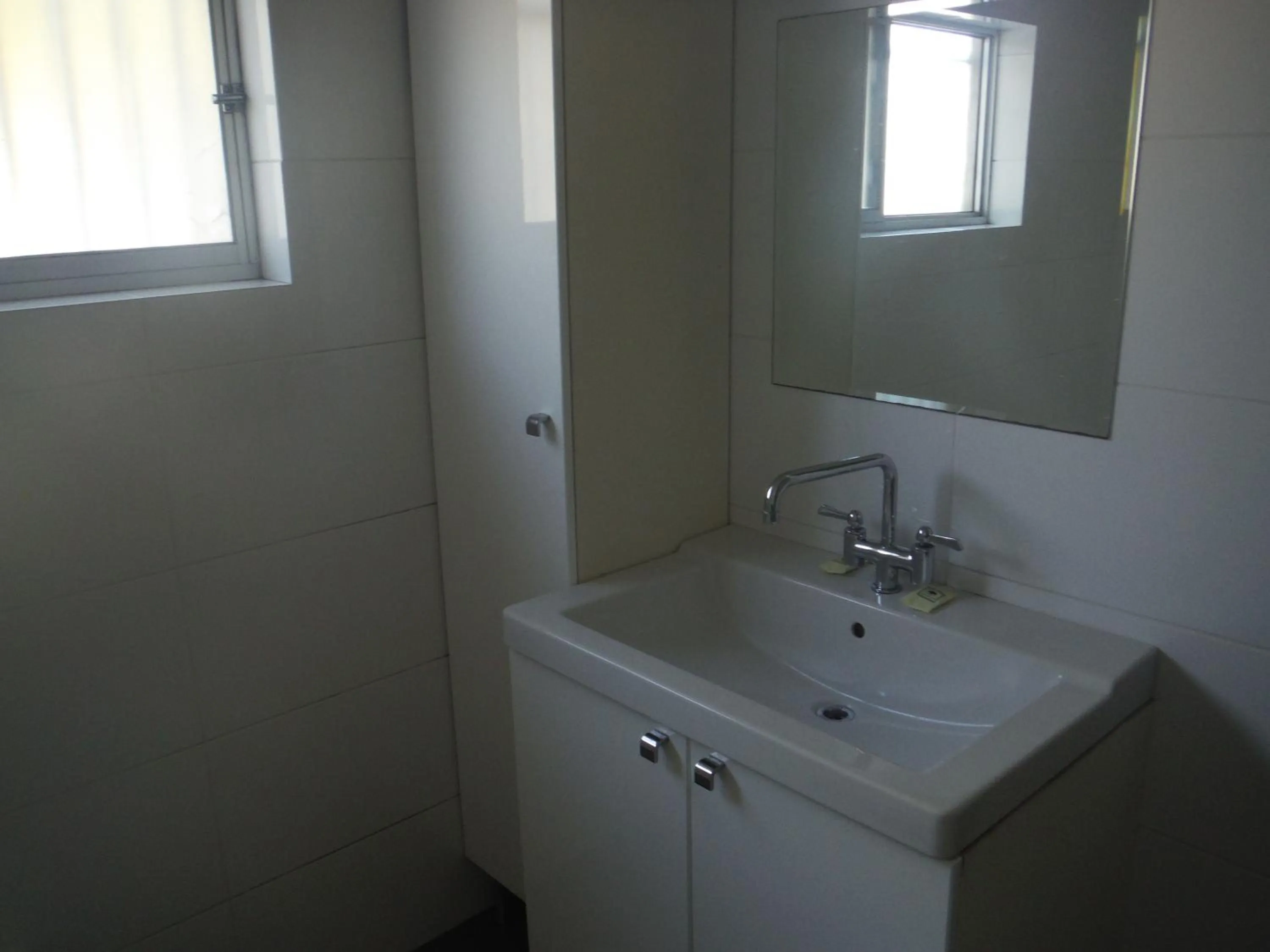 Bathroom in Restawile Motel