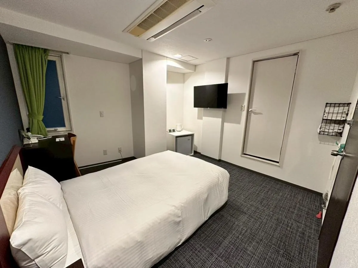 Photo of the whole room, Bed in Grampus Inn Osaka Namba
