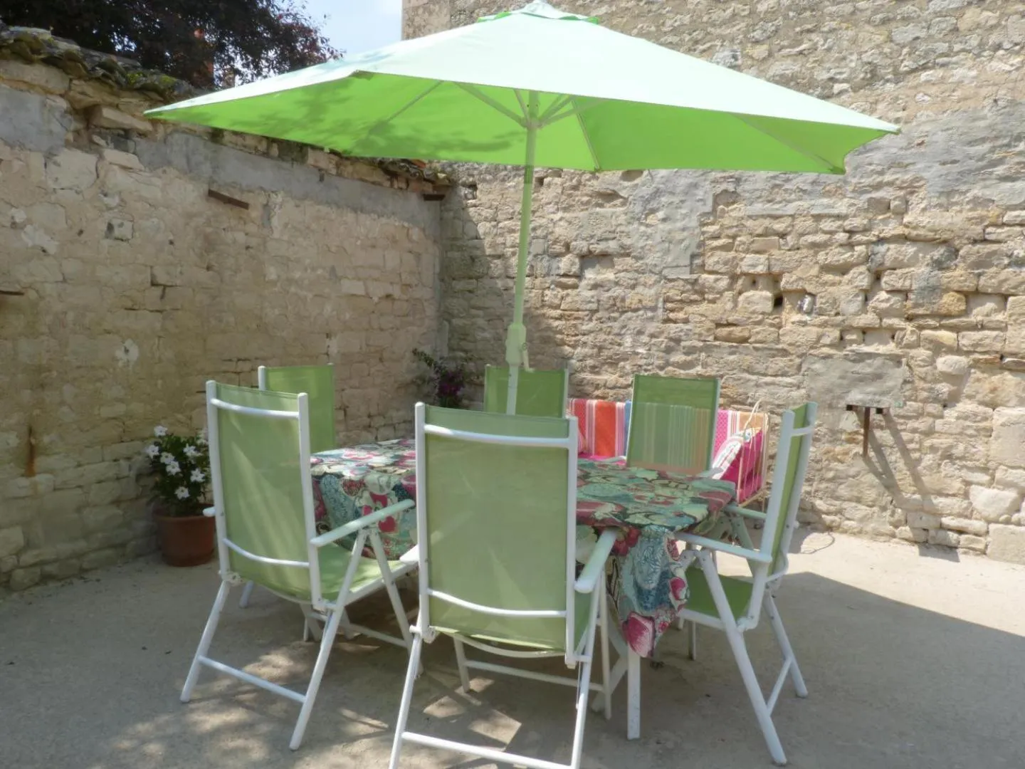 Property building in Chez Lorette