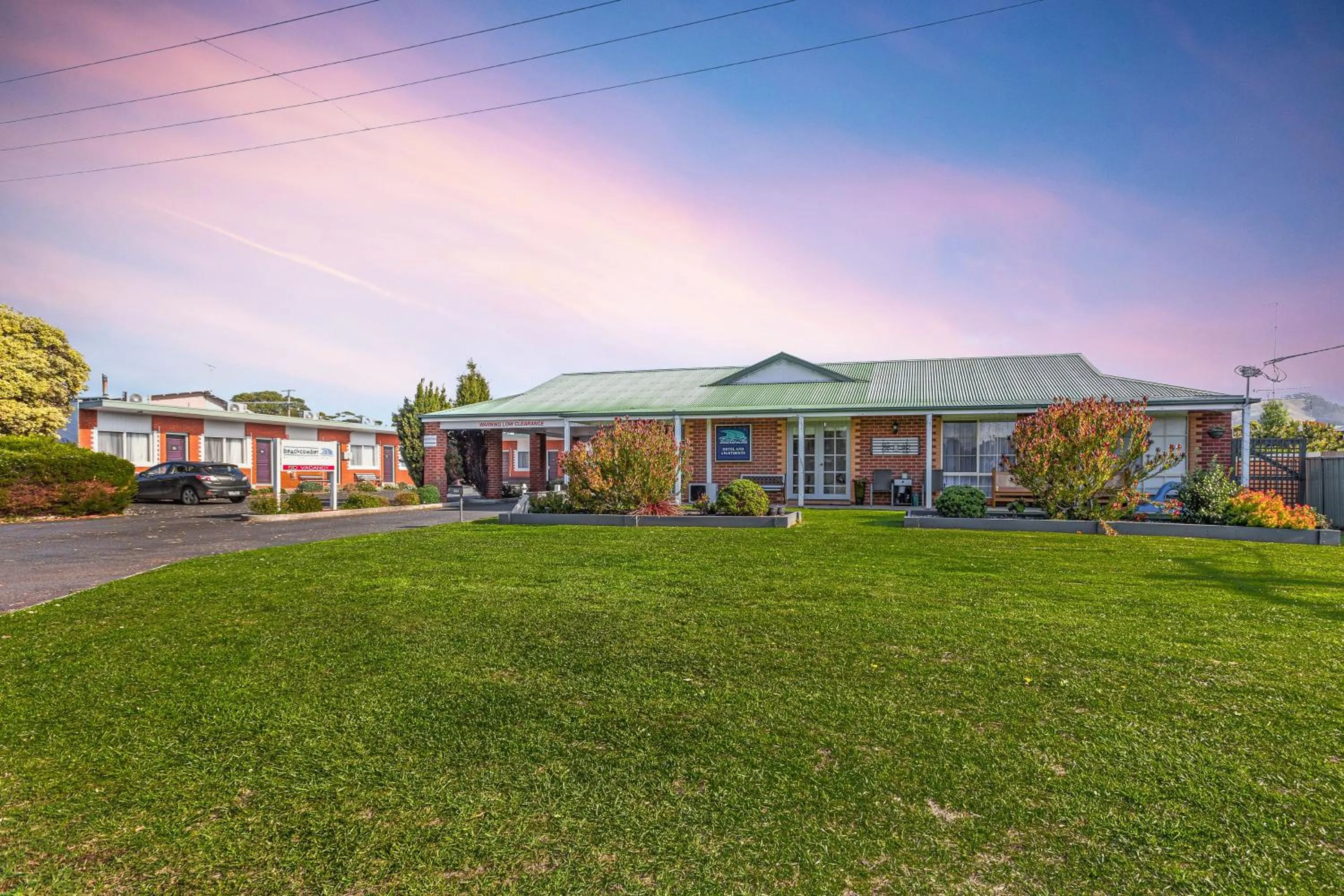 Property building in Beachcomber Motel & Apartments