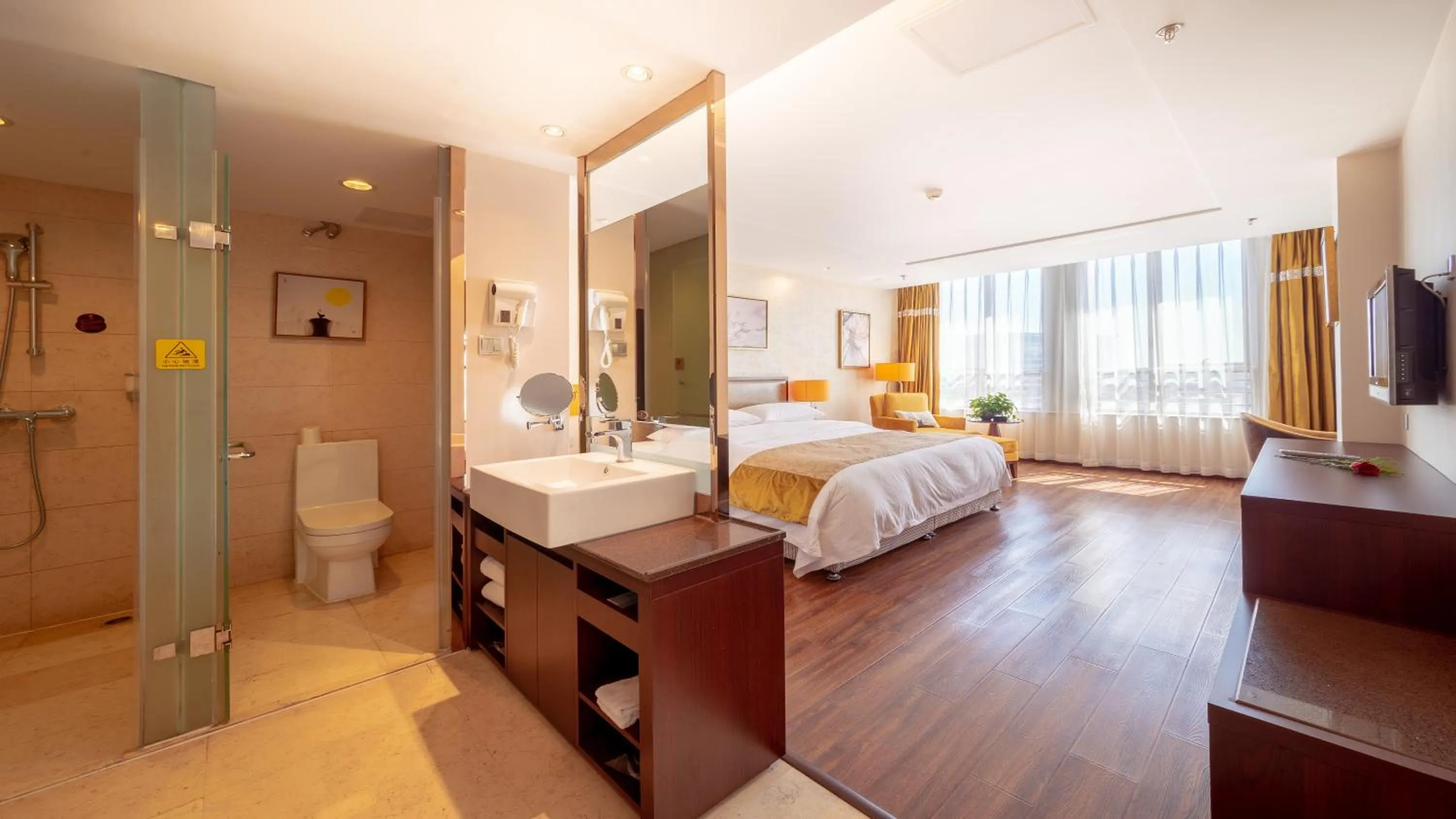 Bed in Beijing Sunflower Hotel--Beijing Universal Studios Resort