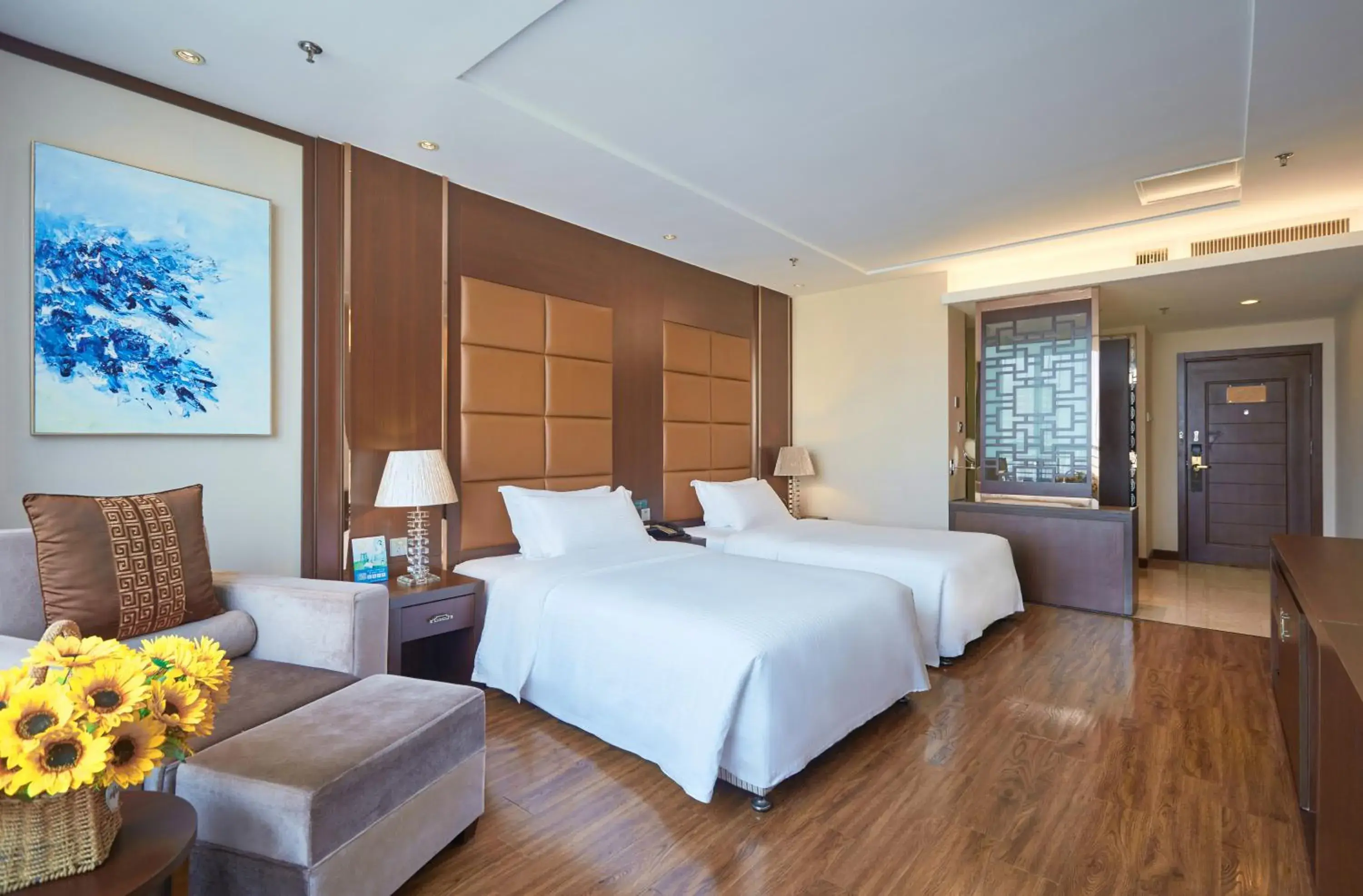 Business Twin Room in Beijing Sunflower Hotel--Beijing Universal Studios Resort Business Twin Room in Beijing Sunflower Hotel--Beijing Universal Studios Resort