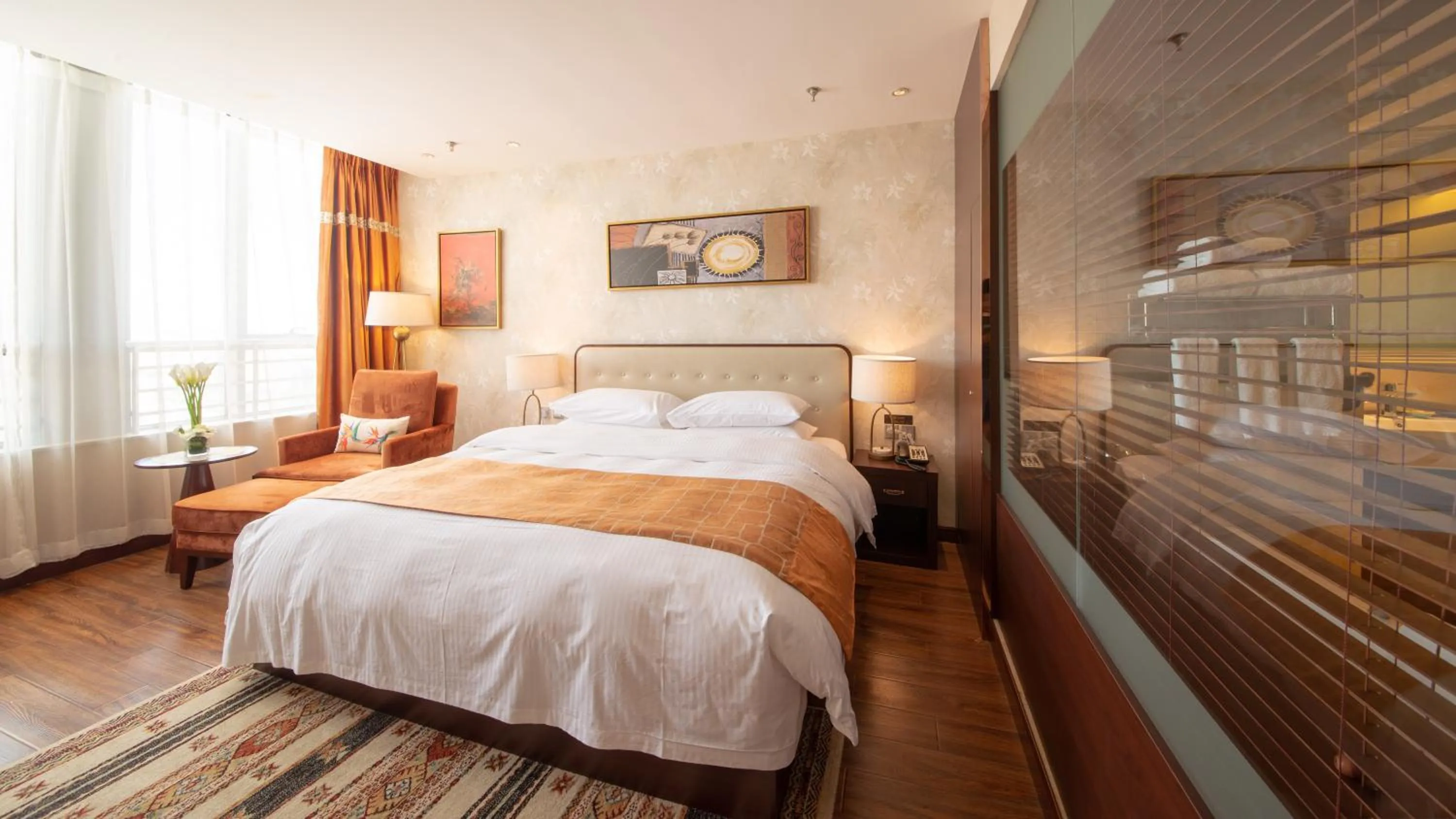 Bed in Beijing Sunflower Hotel--Beijing Universal Studios Resort