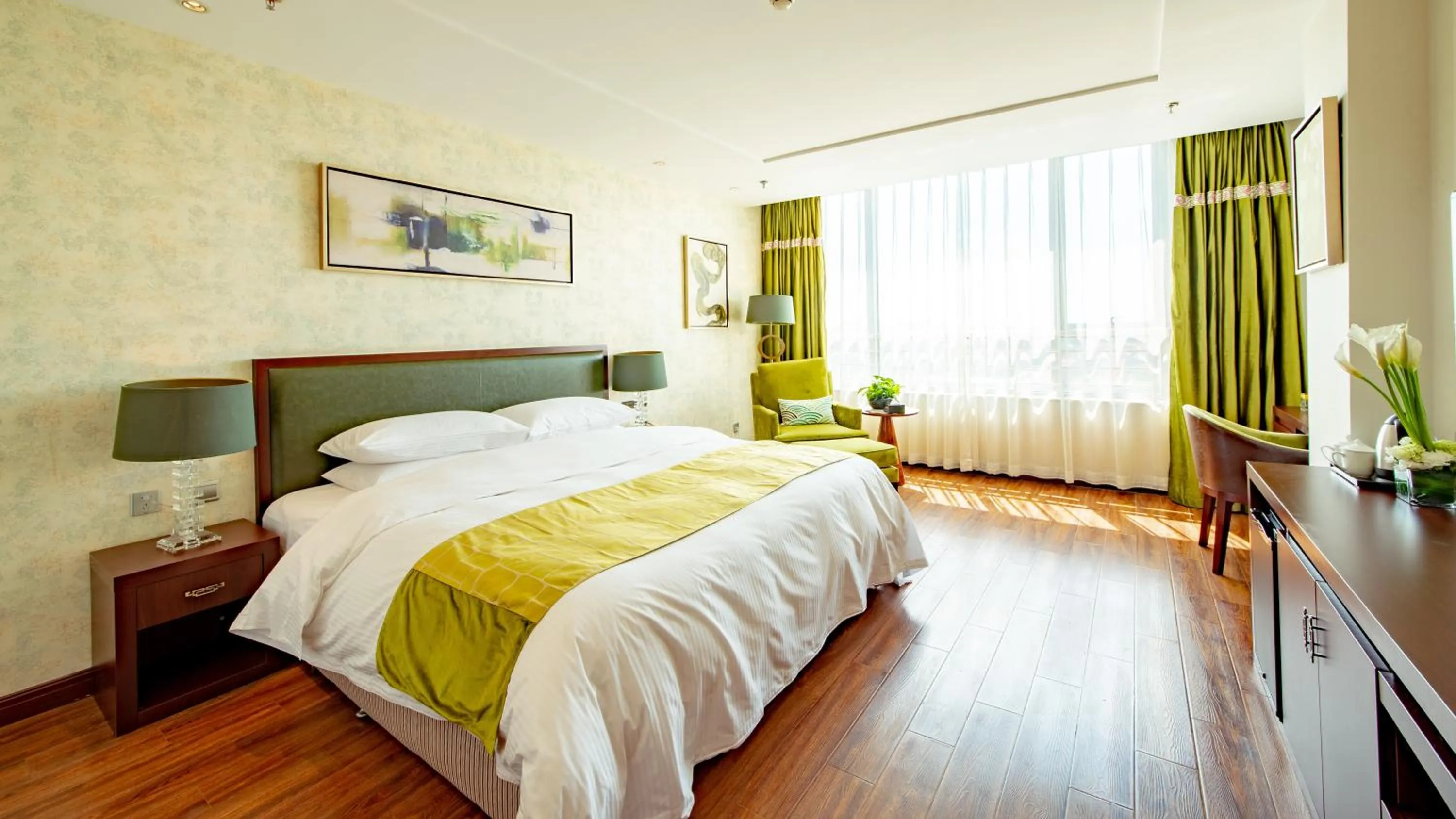 Bed in Beijing Sunflower Hotel--Beijing Universal Studios Resort