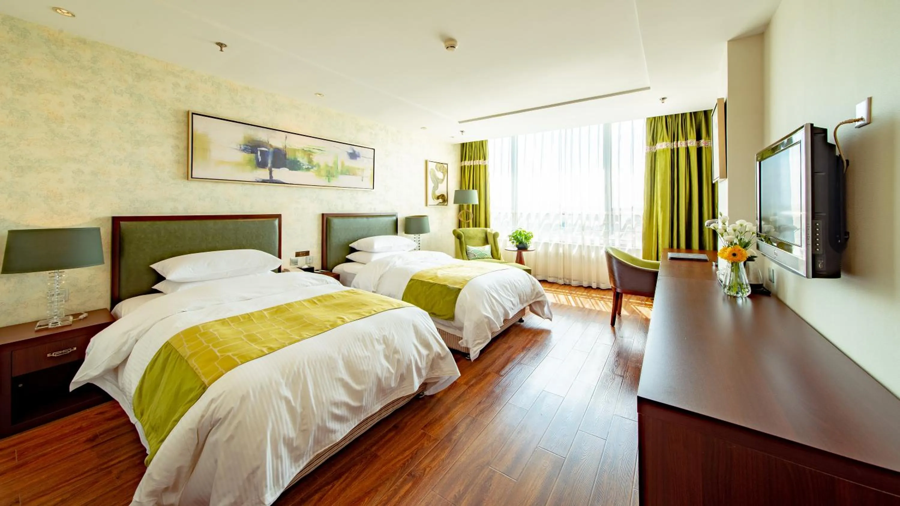 Bed in Beijing Sunflower Hotel--Beijing Universal Studios Resort