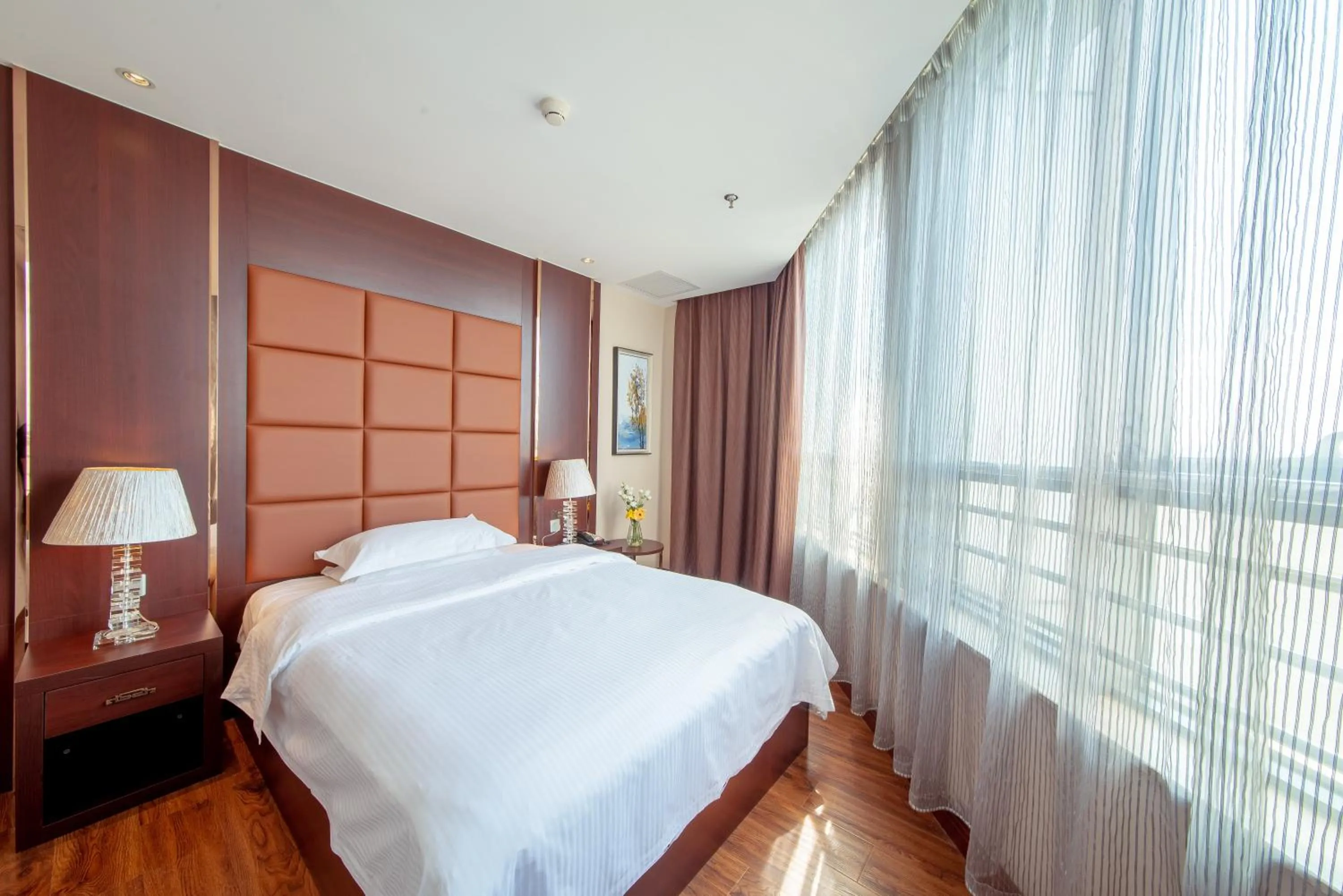 Bed in Beijing Sunflower Hotel--Beijing Universal Studios Resort