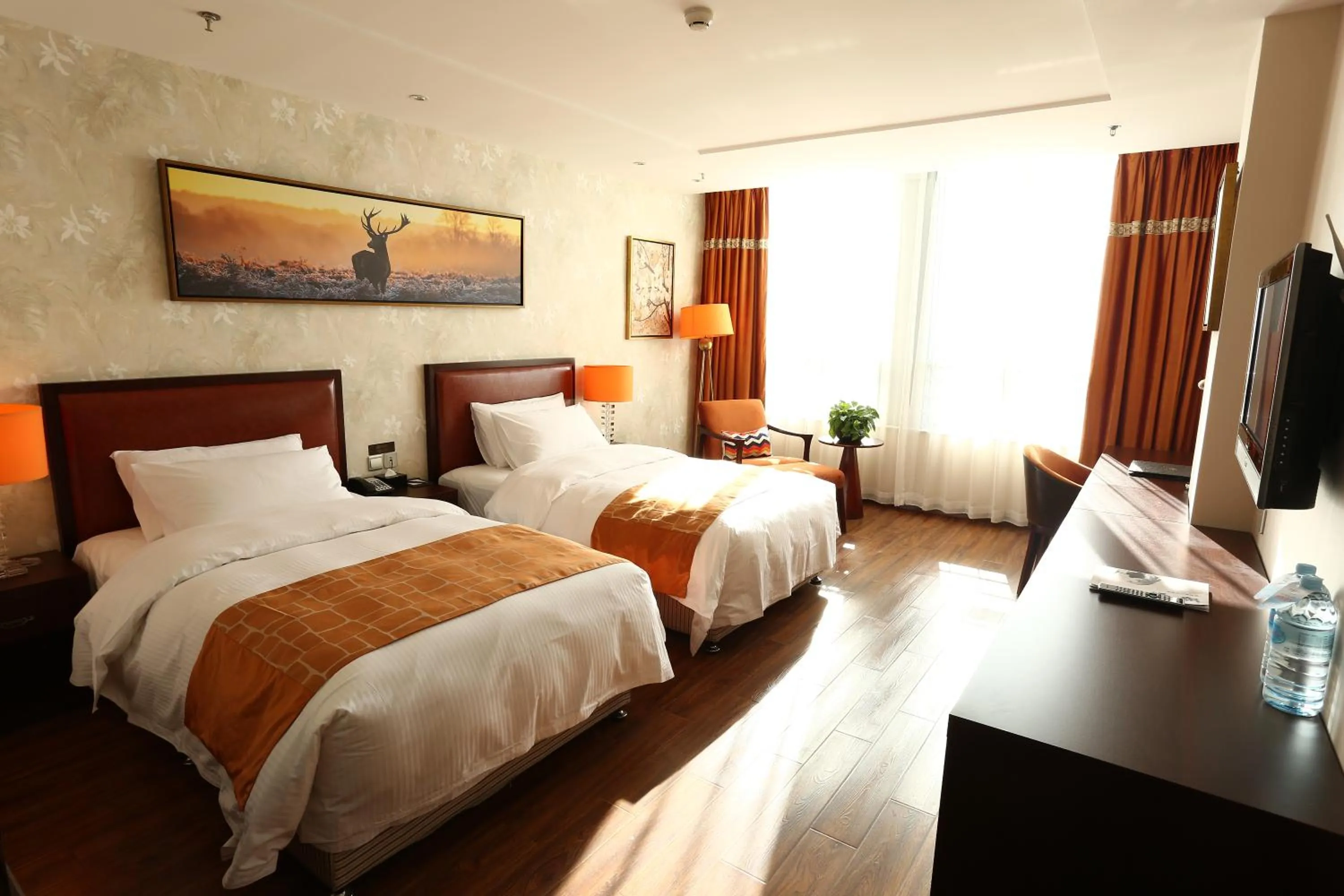 Photo of the whole room, Bed in Beijing Sunflower Hotel--Beijing Universal Studios Resort