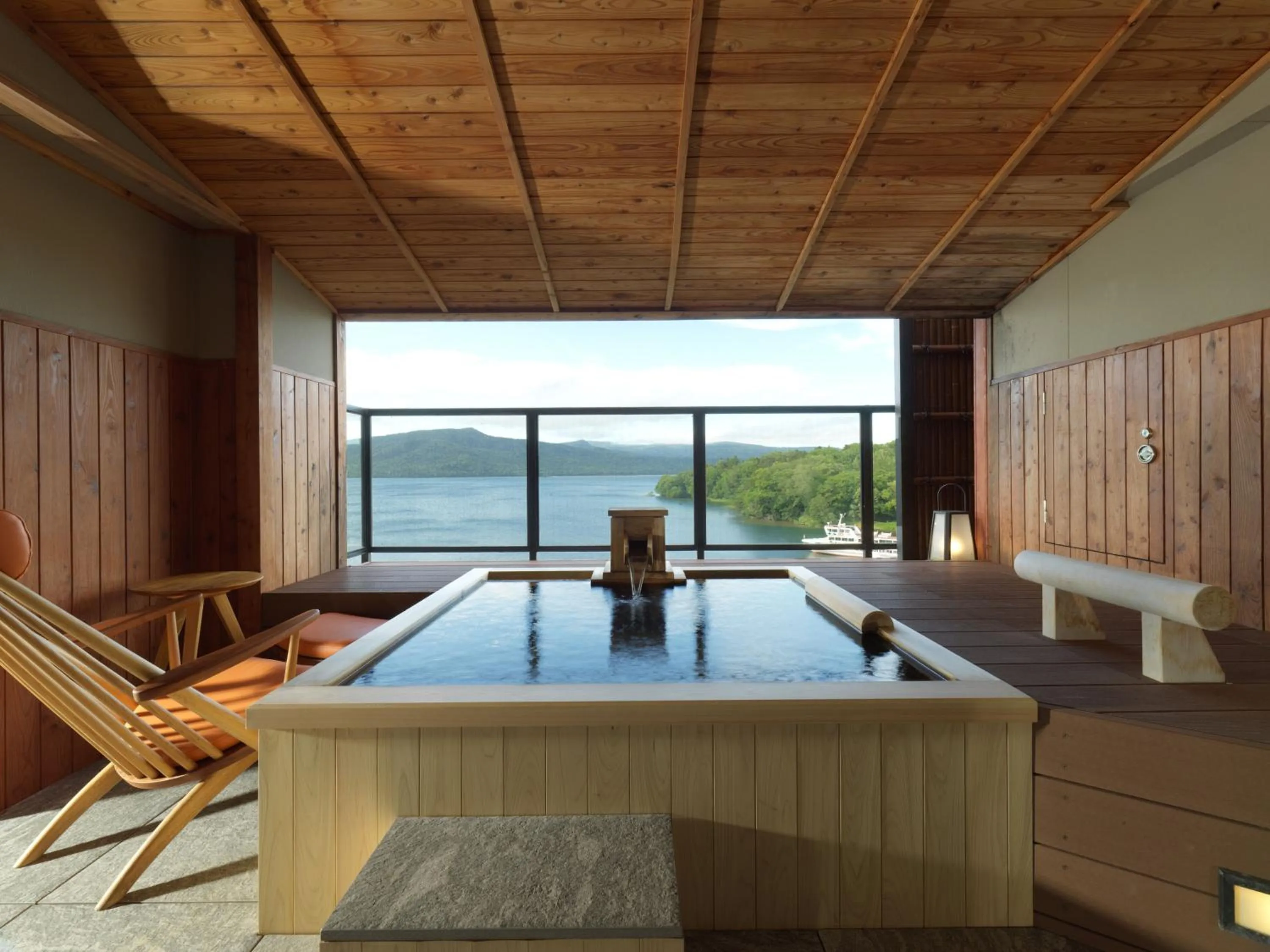 Hot Spring Bath in Akan Tsuruga Besso Hinanoza