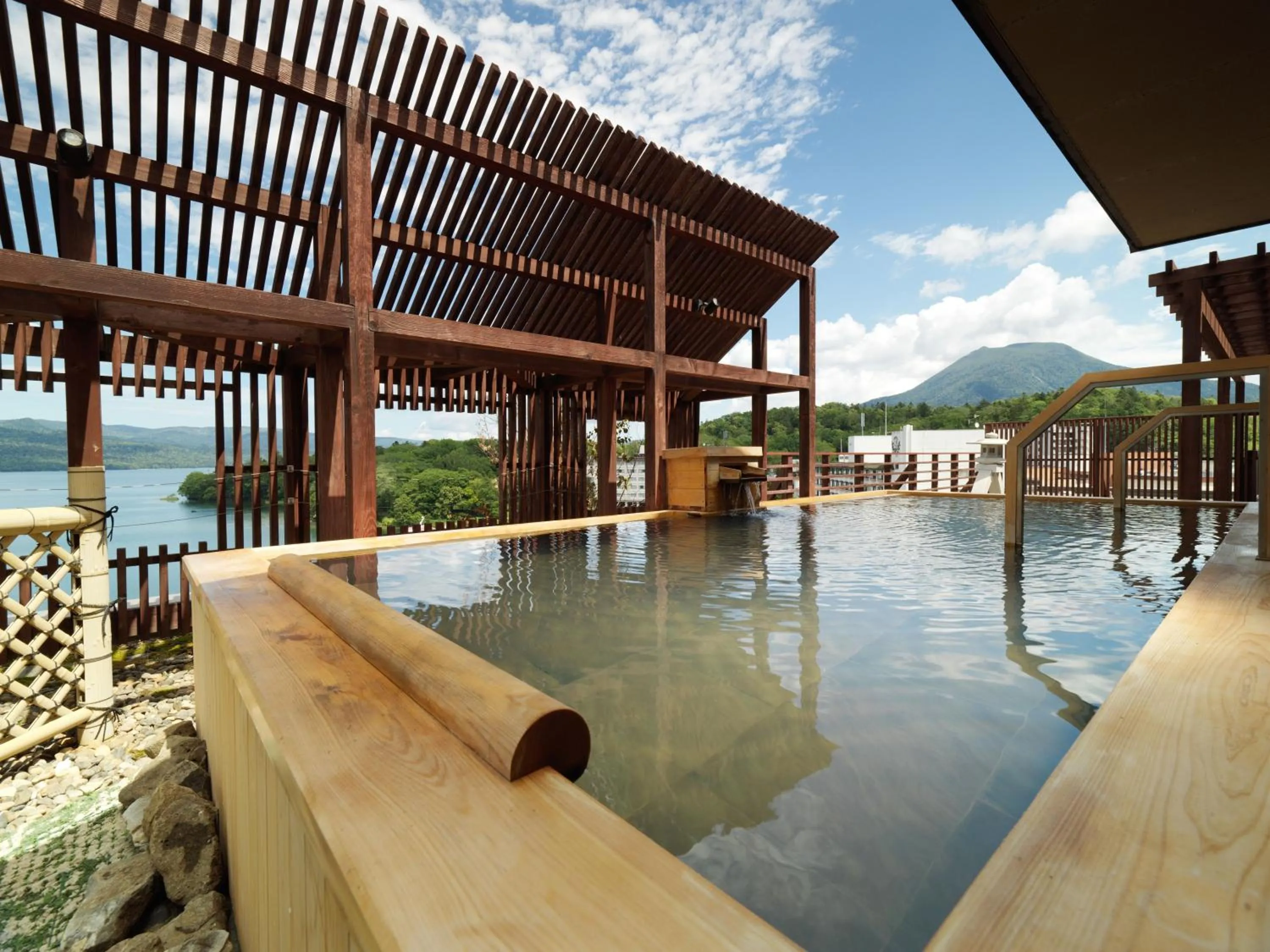 Hot Spring Bath in Akan Tsuruga Besso Hinanoza