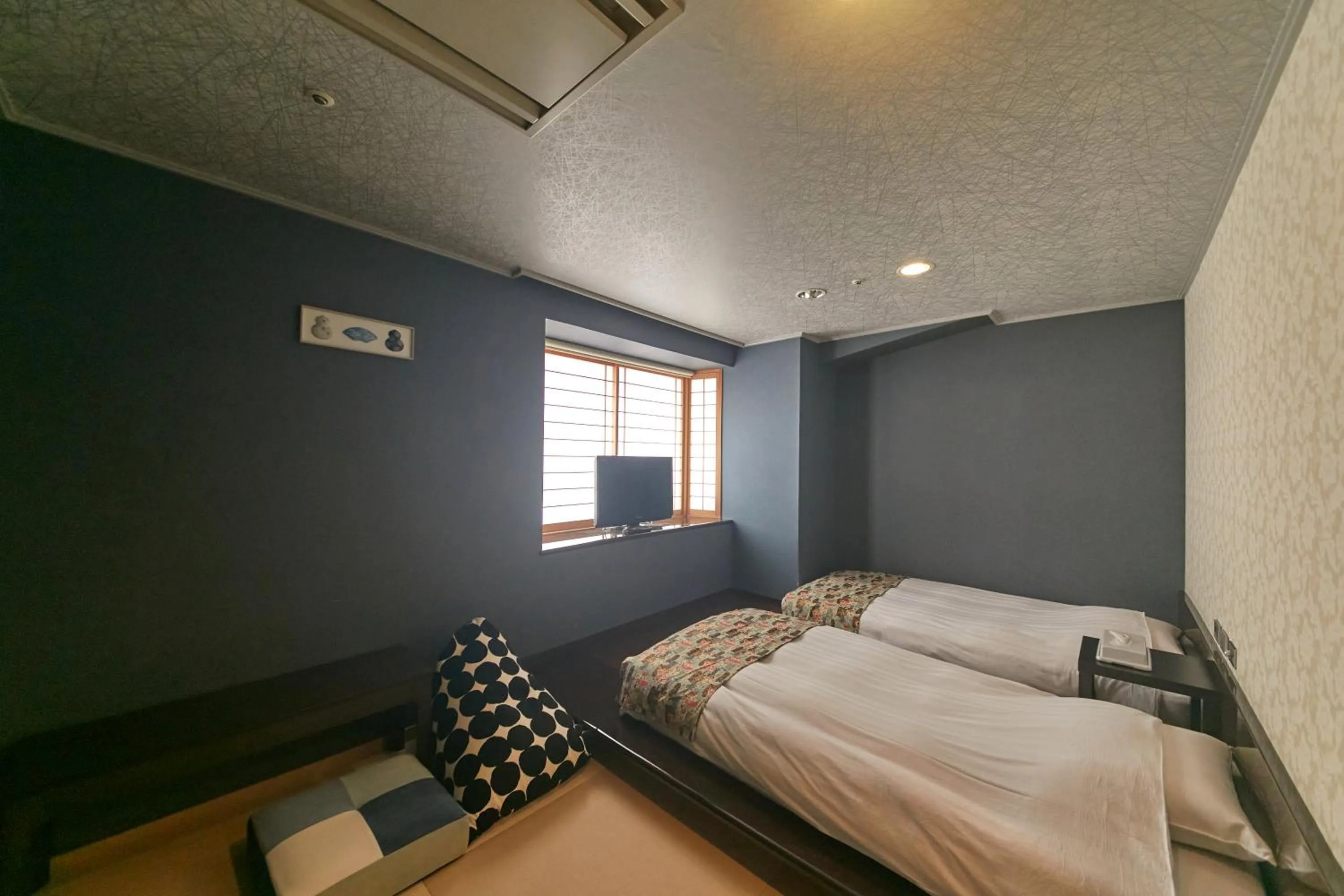 Photo of the whole room, Bed in Hotel Isago Kobe