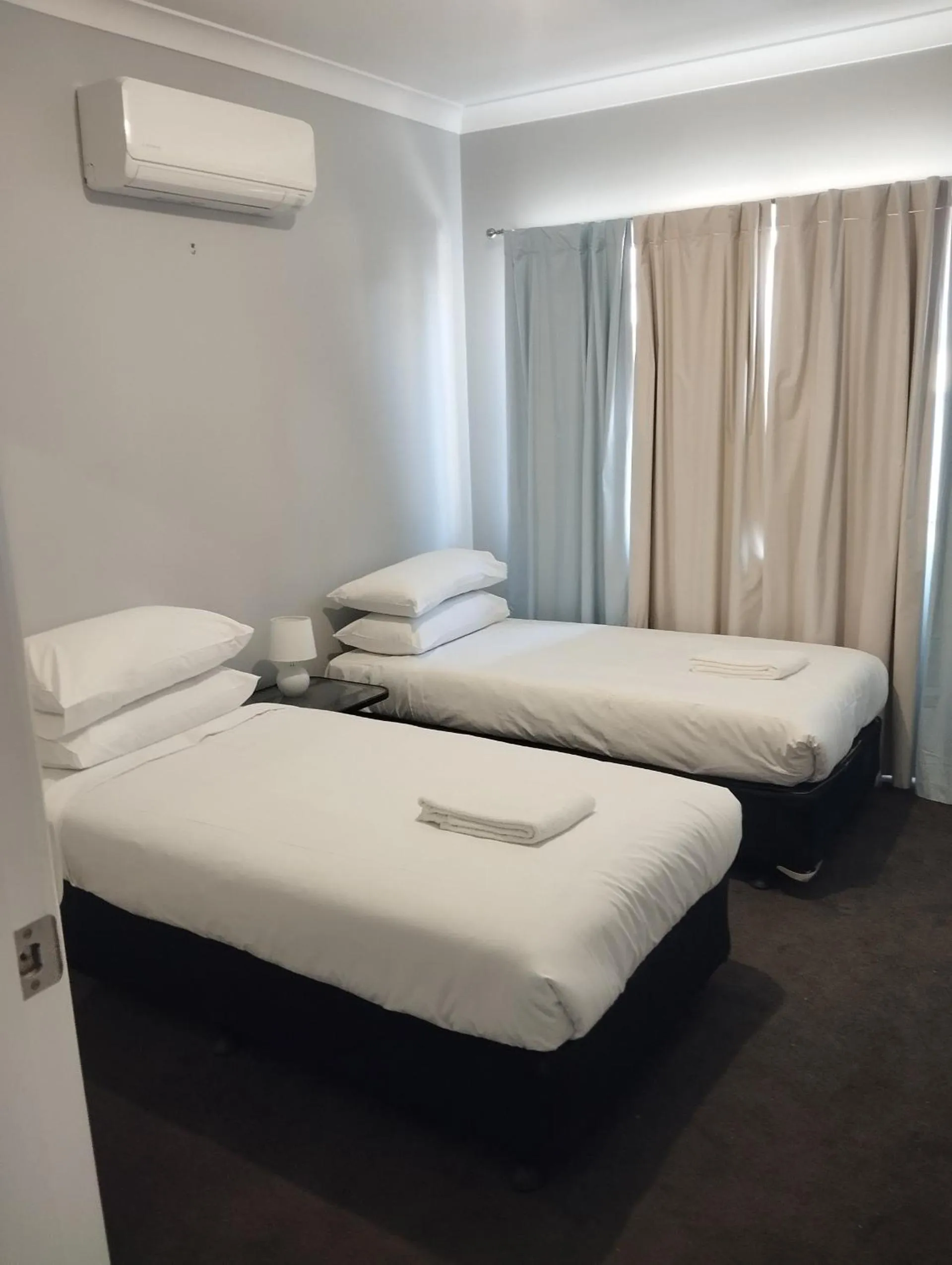 Bed in Across Country Motor Inn