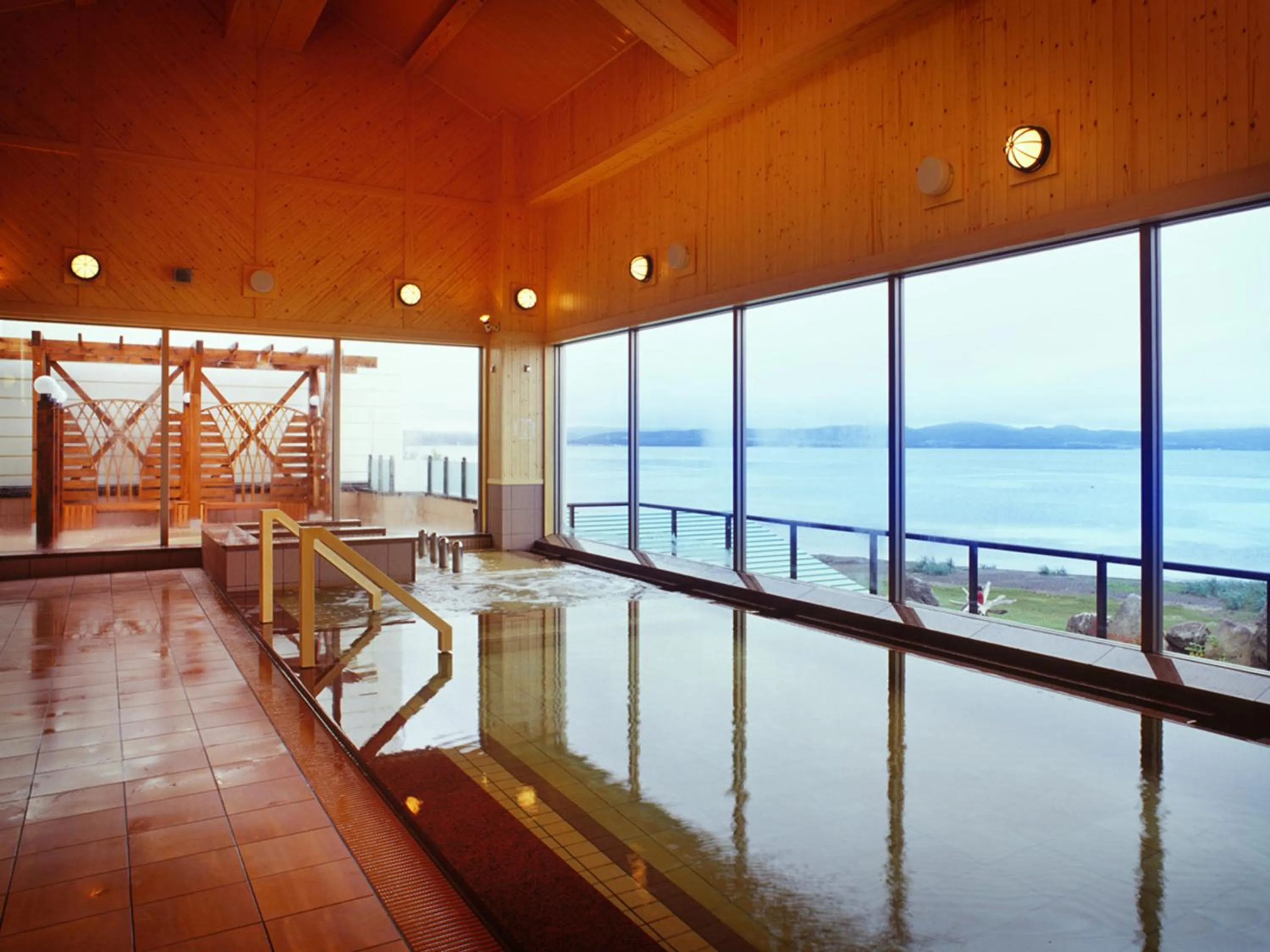 Hot Spring Bath in Lake Saroma Tsuruga Resort