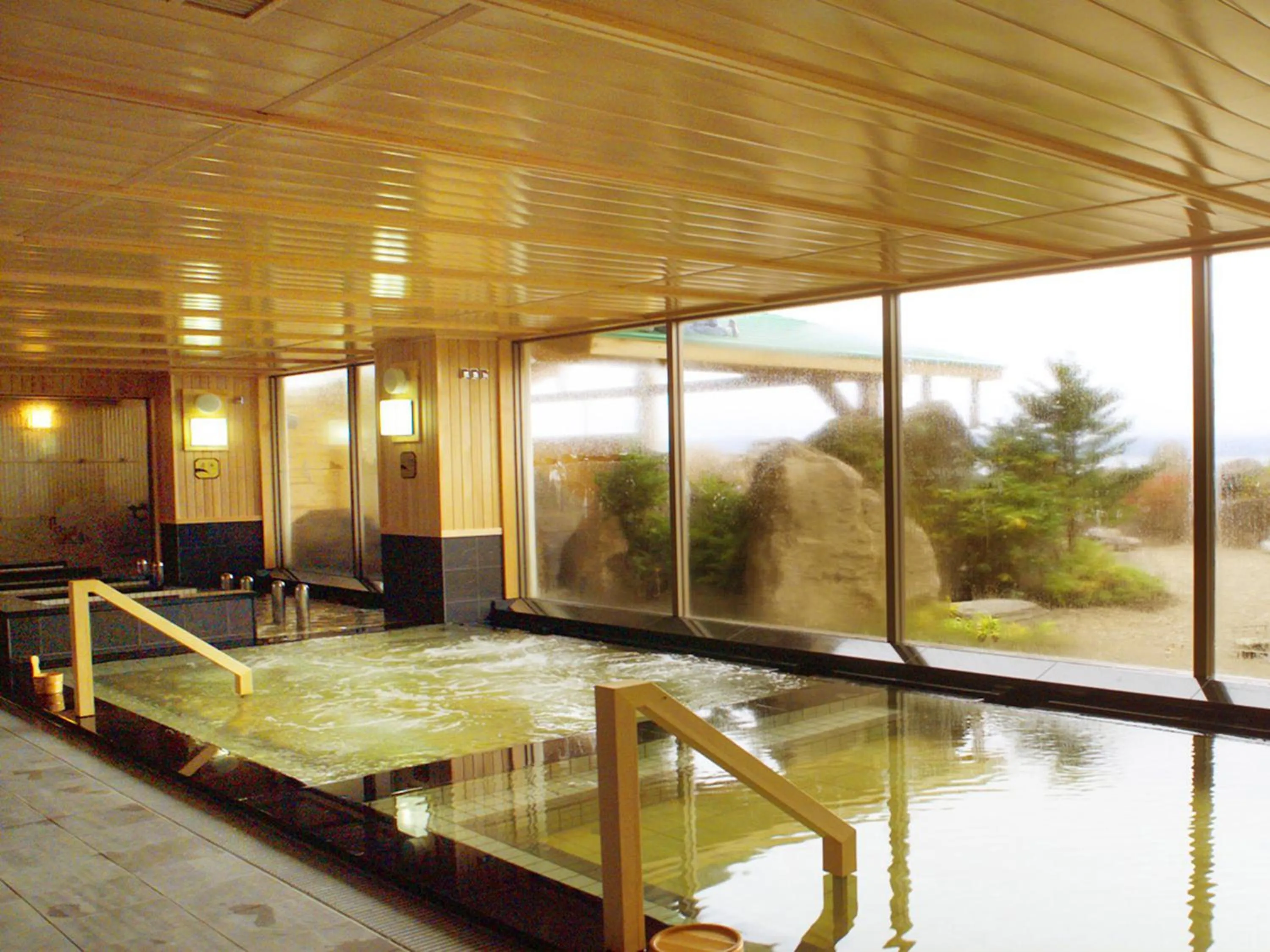 Hot Spring Bath in Lake Saroma Tsuruga Resort