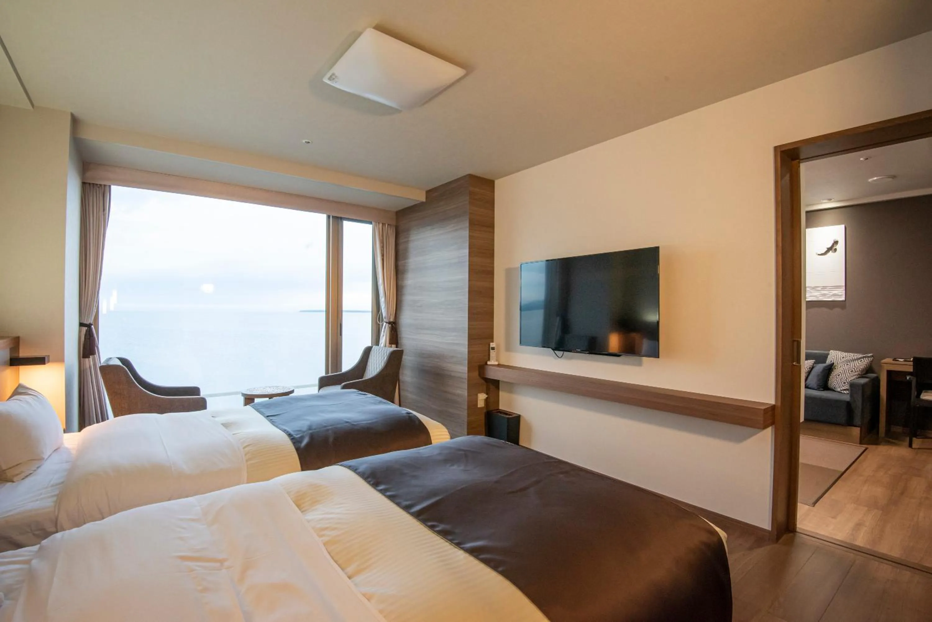 Photo of the whole room, Bed in Lake Saroma Tsuruga Resort