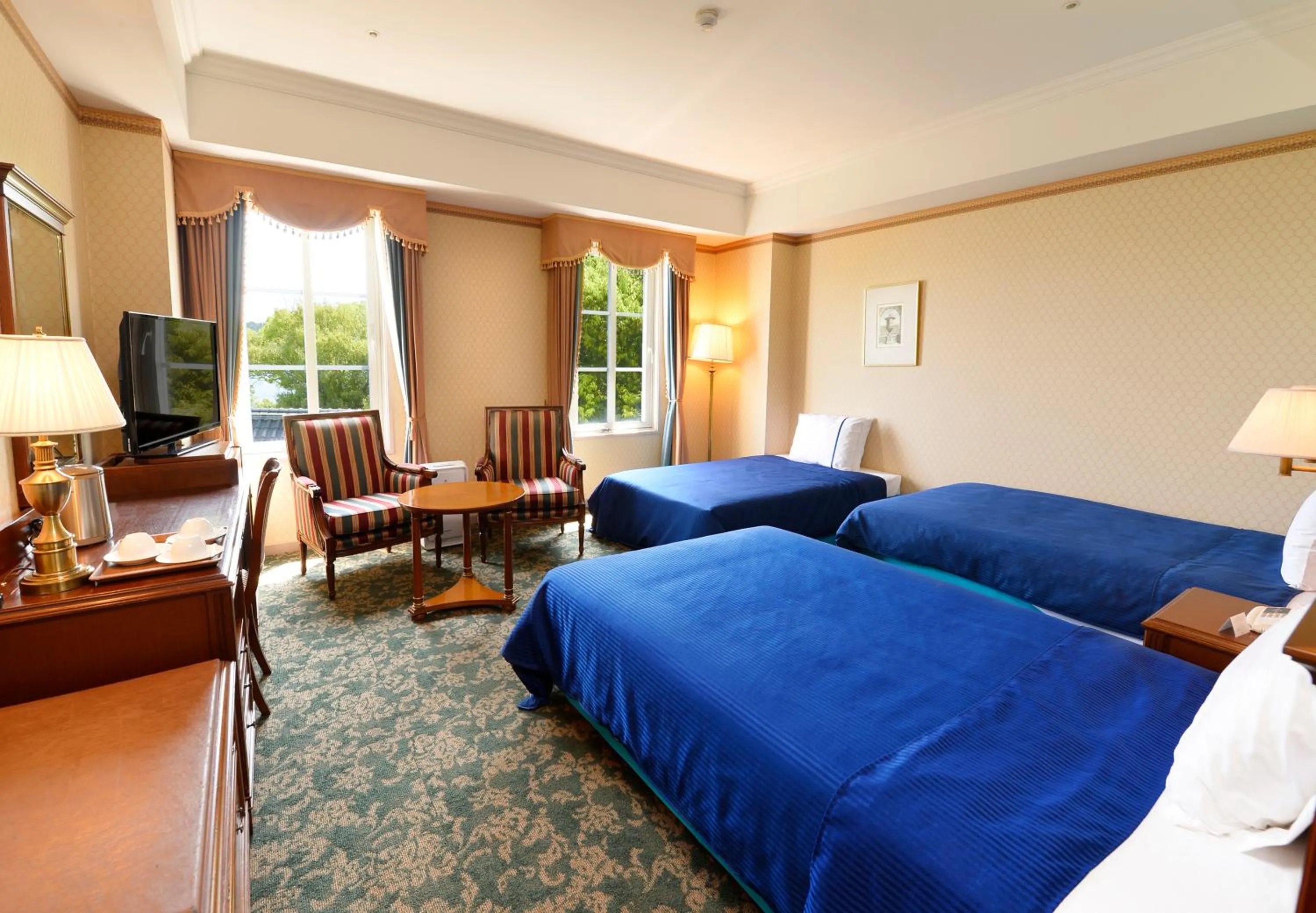 Photo of the whole room, Bed in Hotel Den Haag Huis Ten Bosch