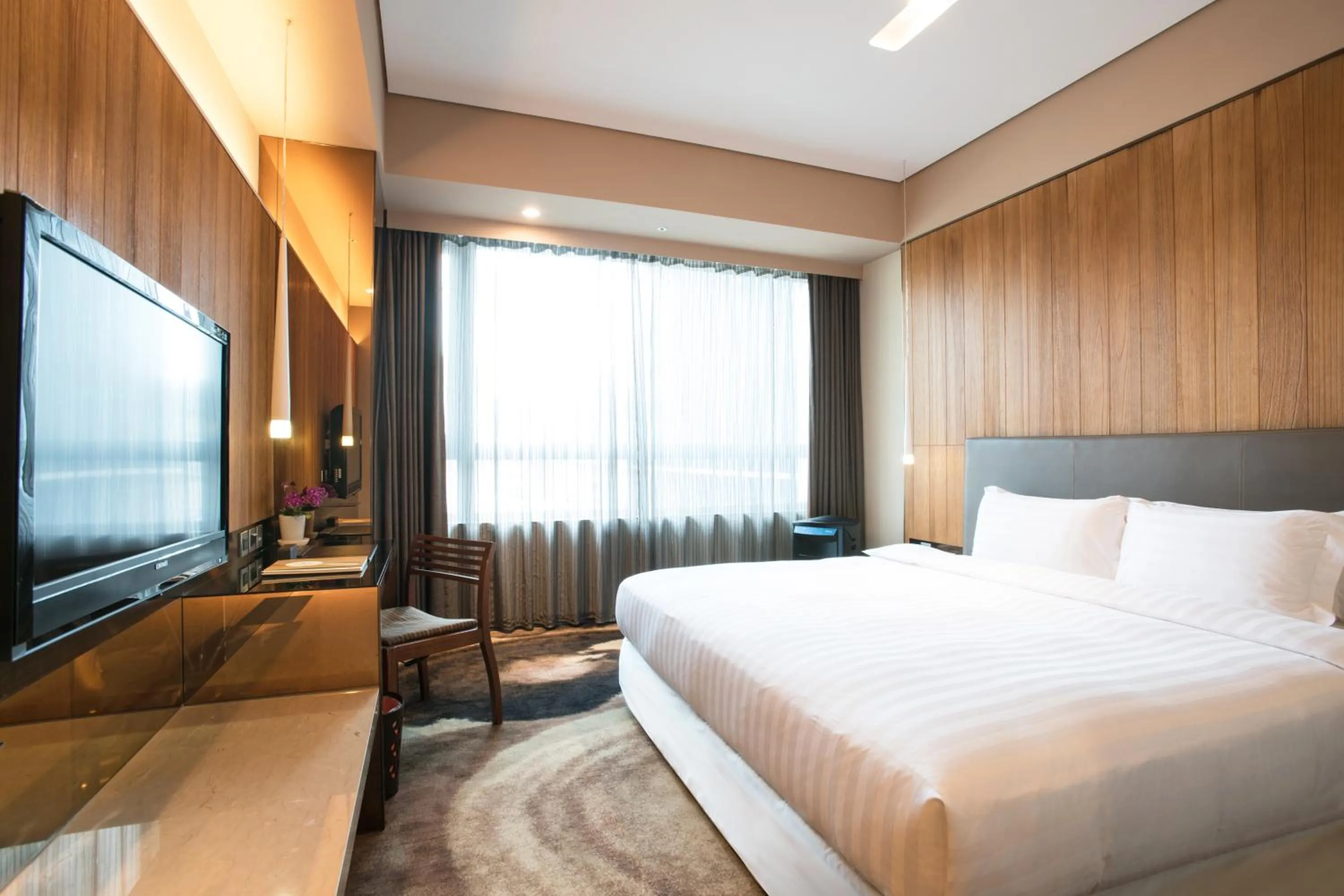 Bedroom, Bed in Home Hotel