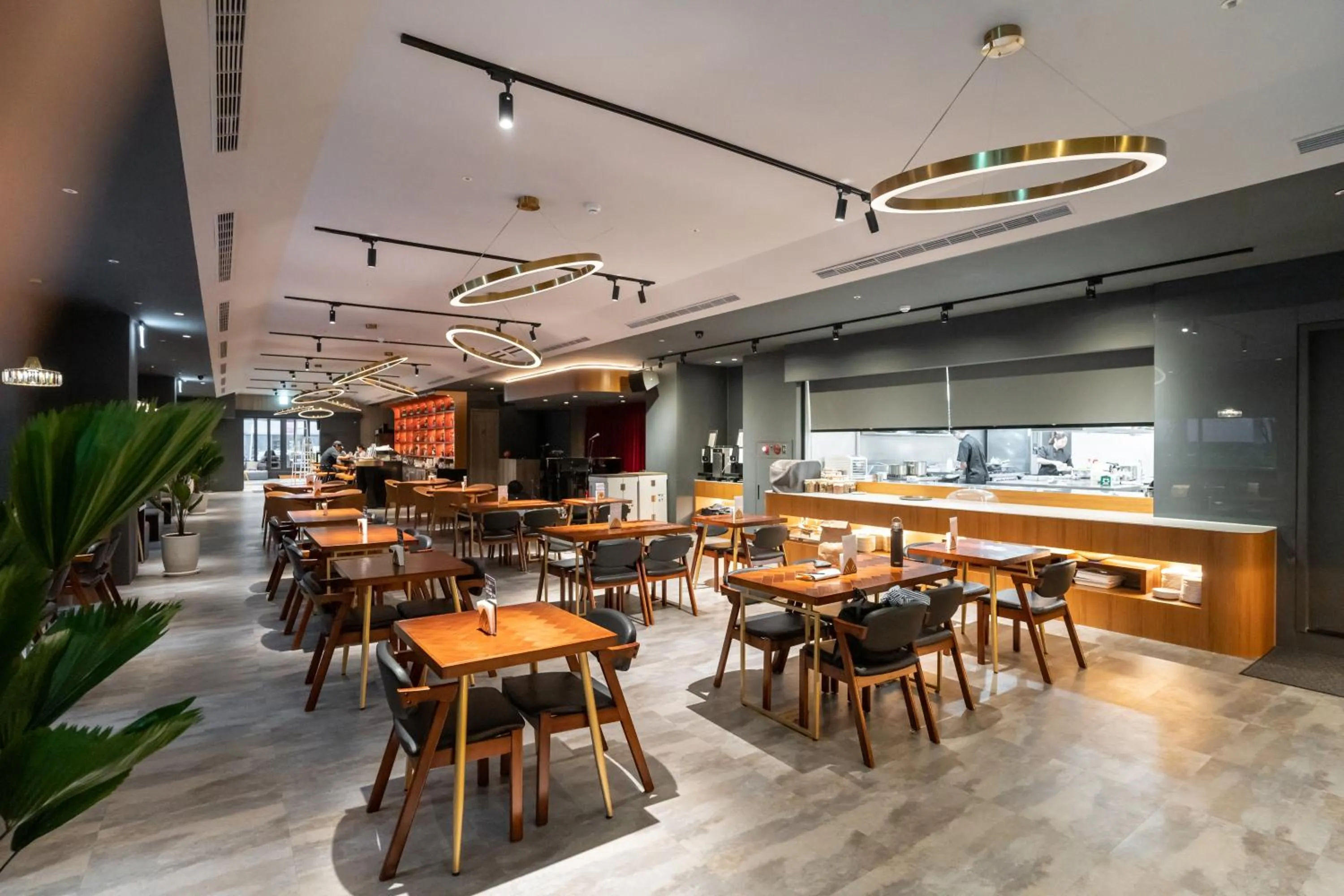 Restaurant/places to eat in Home Hotel