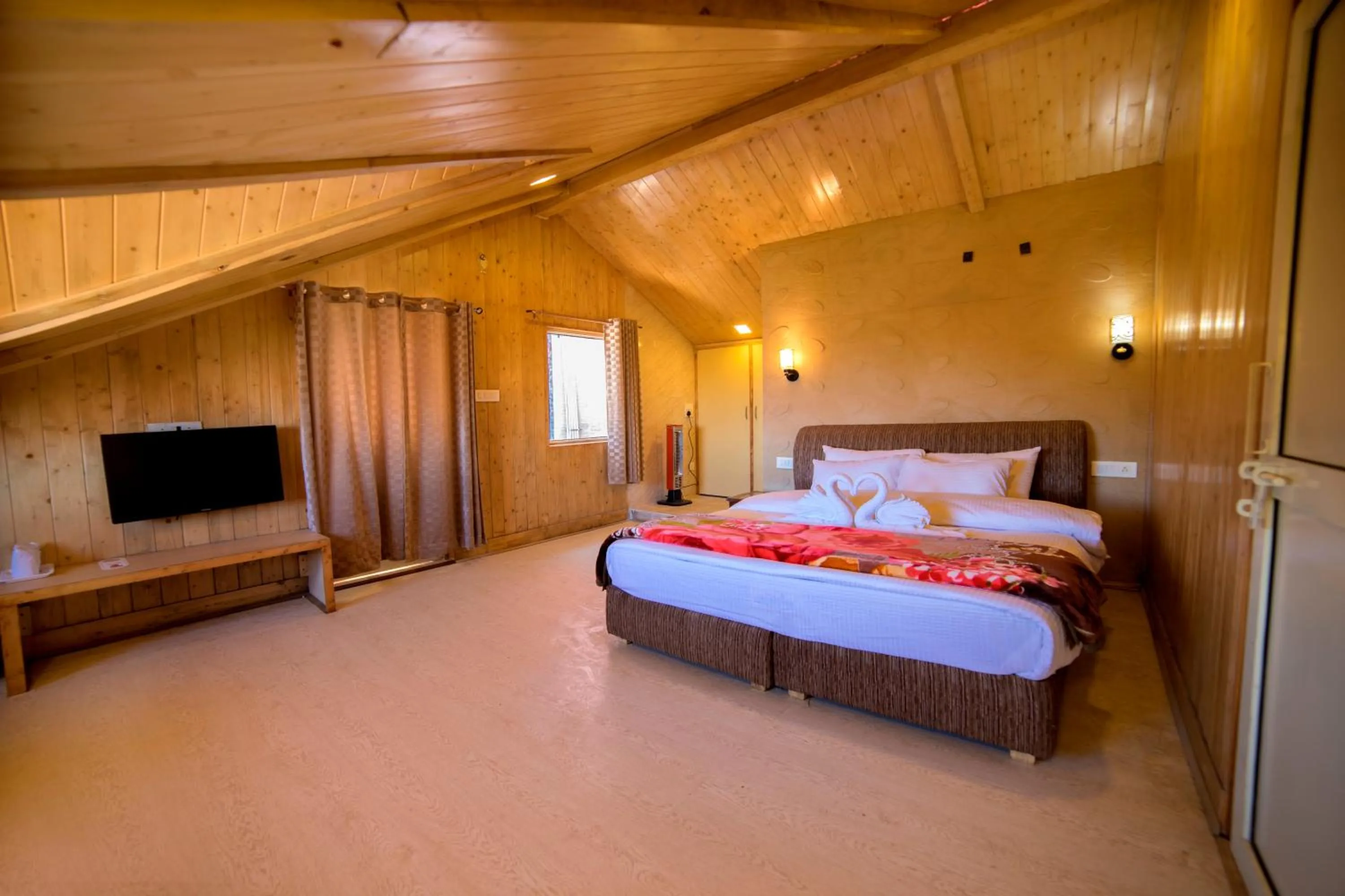 Photo of the whole room, Bed in KVR Clarks Inn, Kufri