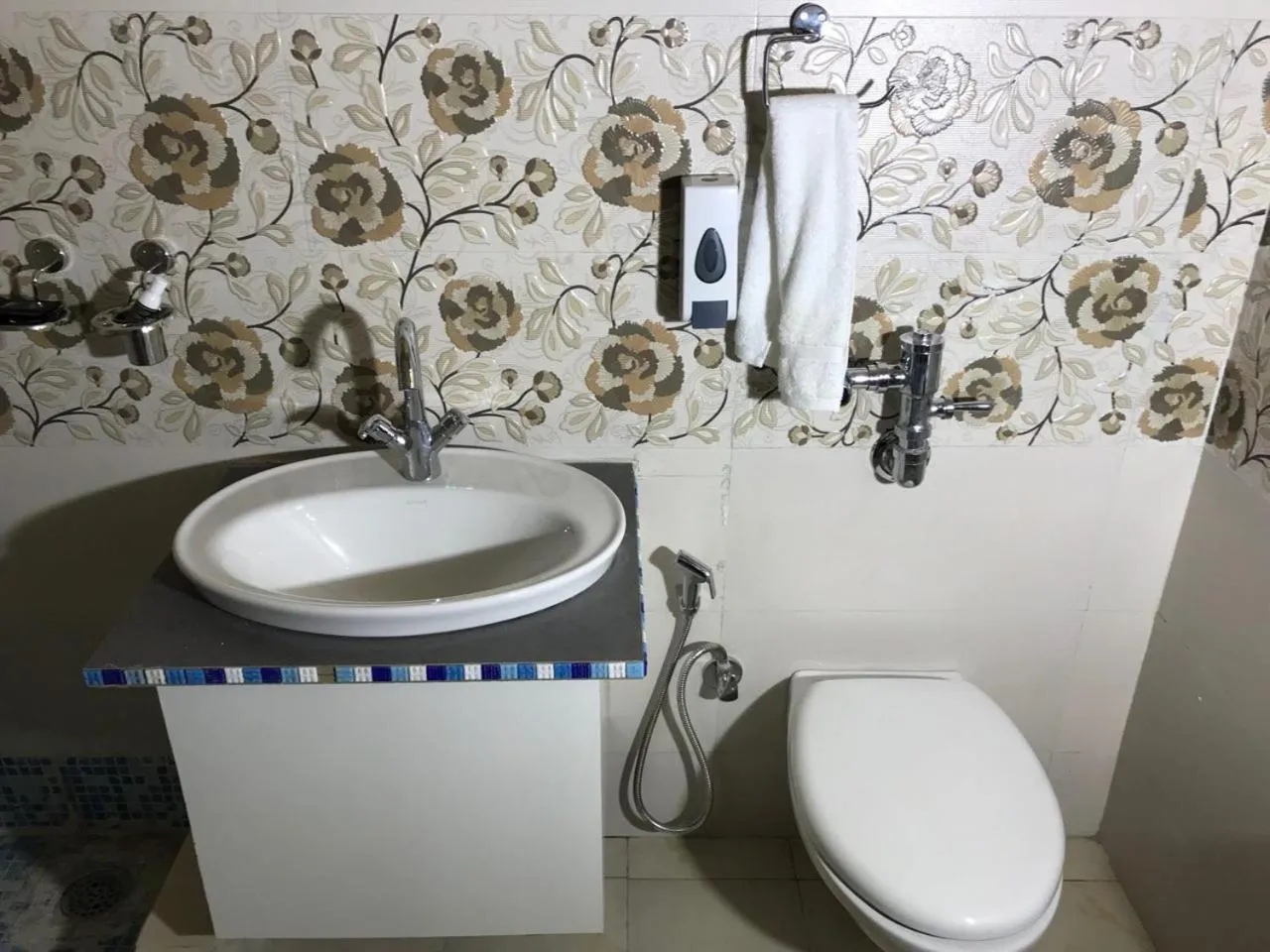 Bathroom in KVR Clarks Inn, Kufri