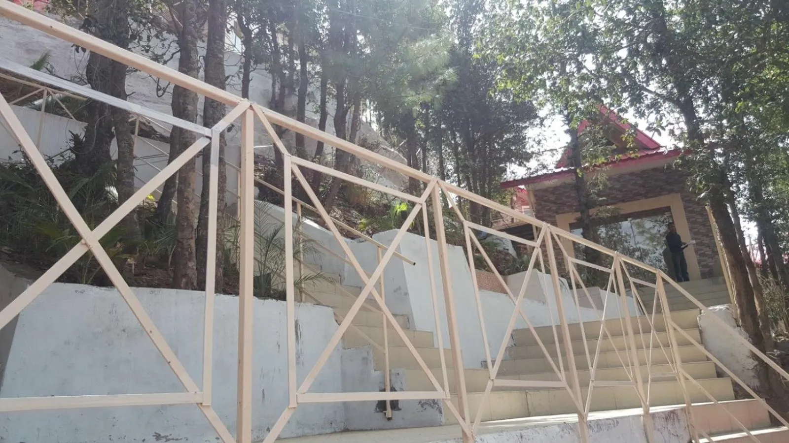 Day in KVR Clarks Inn, Kufri