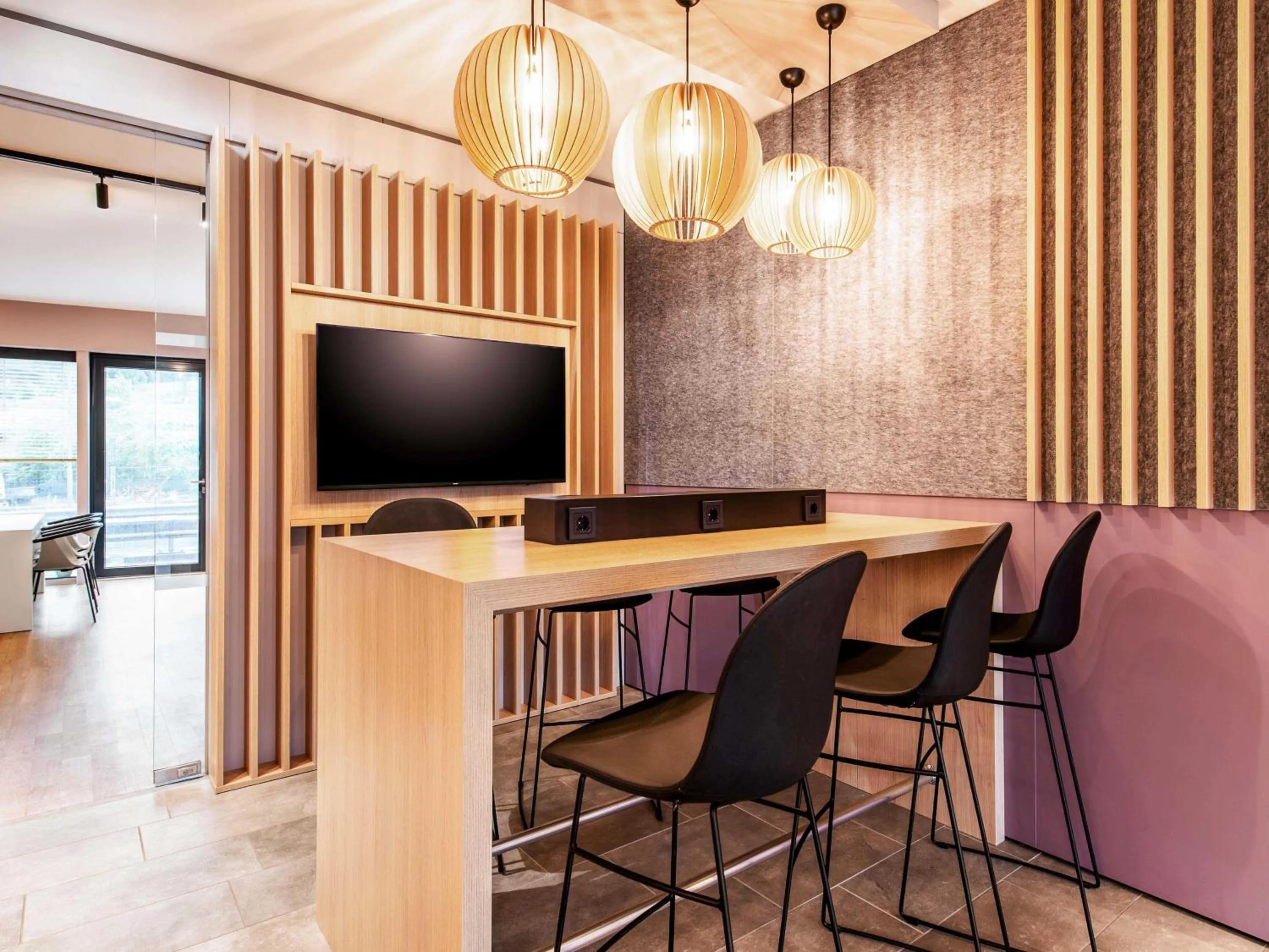 Lobby or reception in B&B HOTEL Salzburg-Süd