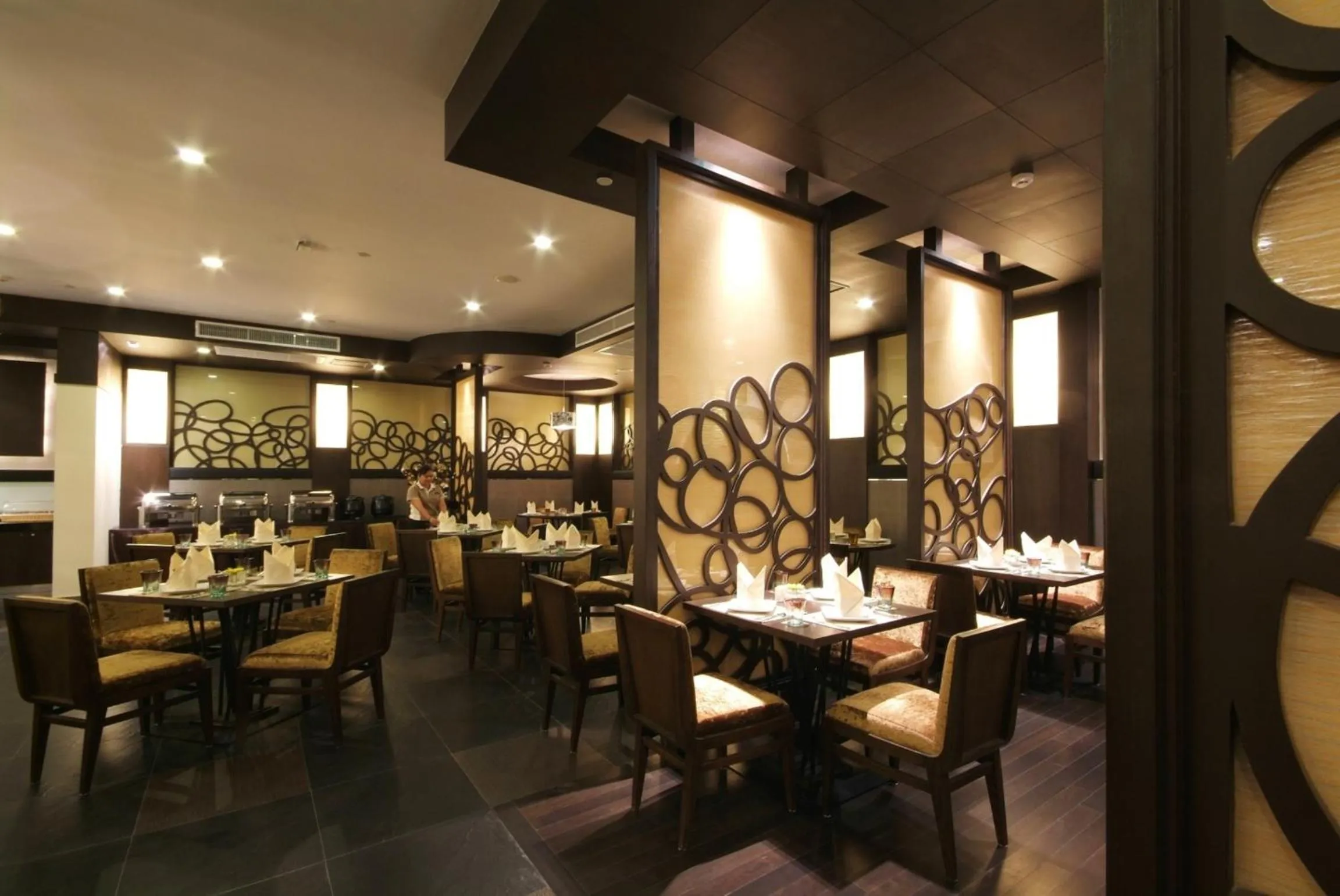 Restaurant/places to eat in Amora NeoLuxe Suites Hotel