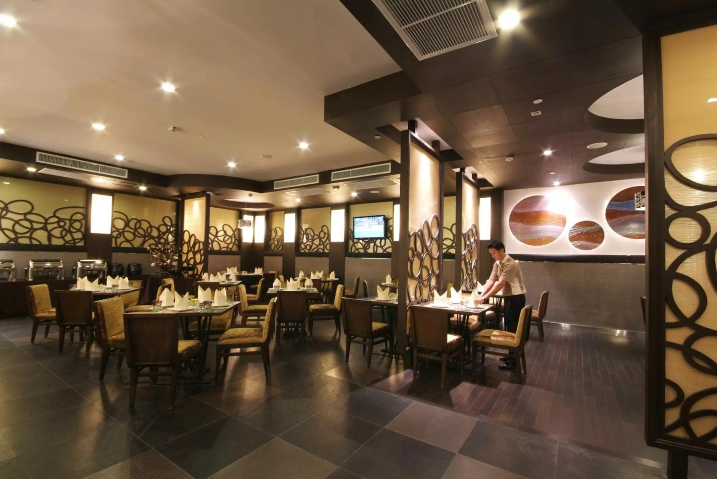 Restaurant/places to eat in Amora NeoLuxe Suites Hotel