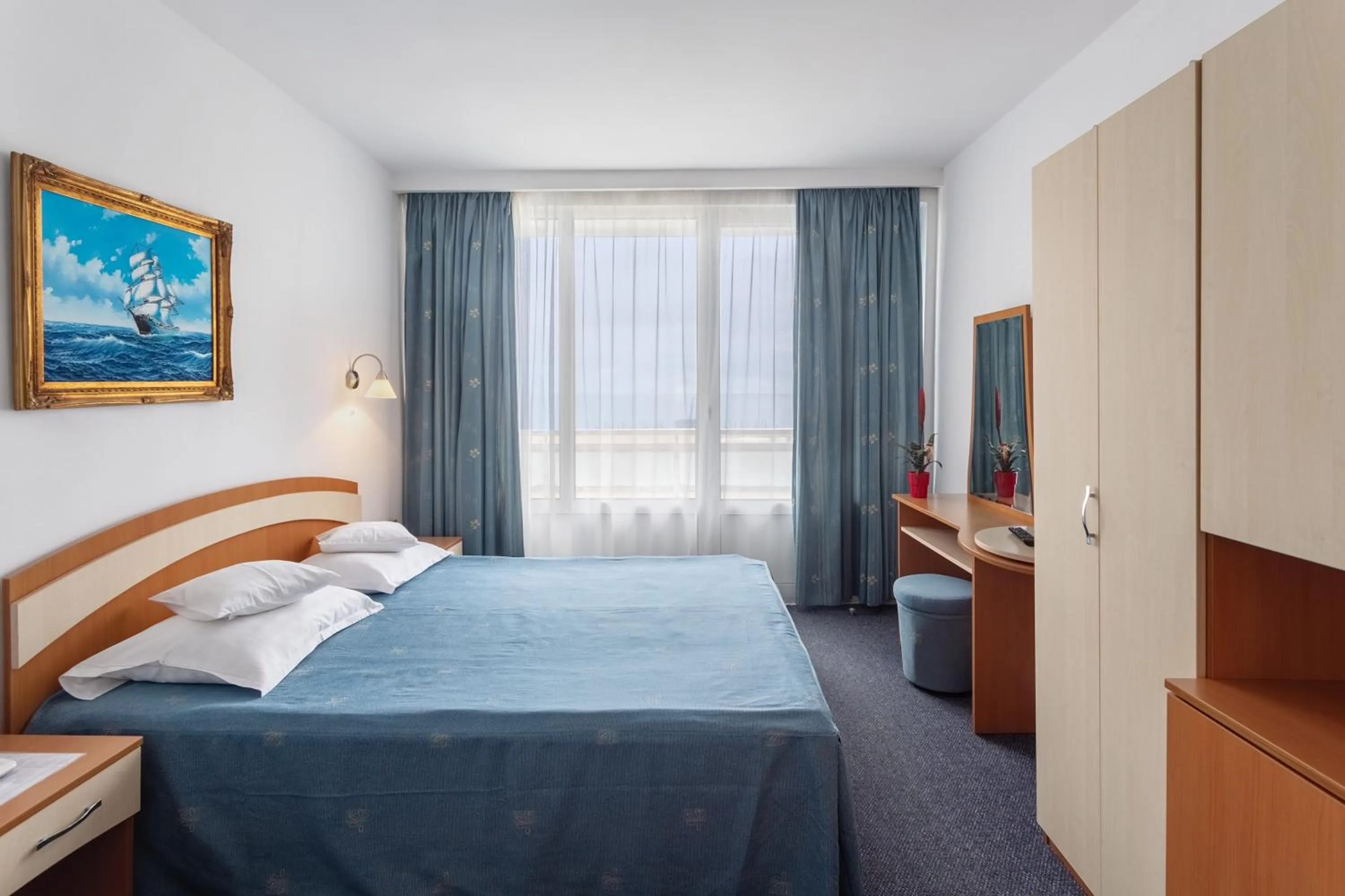 Bedroom, Bed in Hotel Sirena Saturn All Inclusive