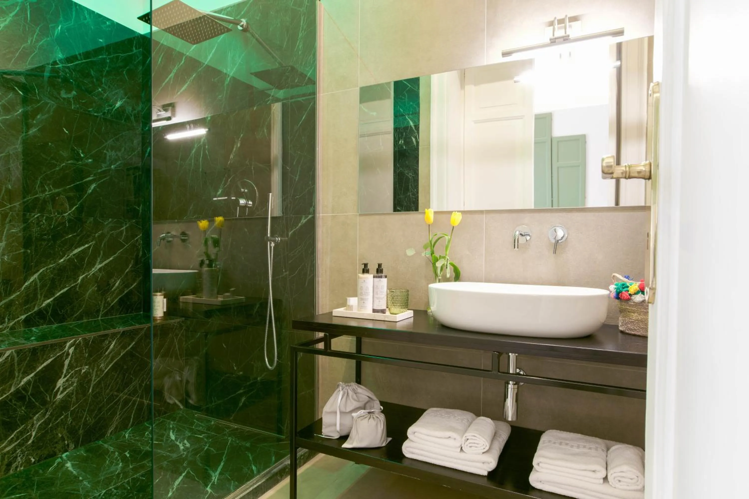 Shower in Family Affair Luxury Rooms&Suites