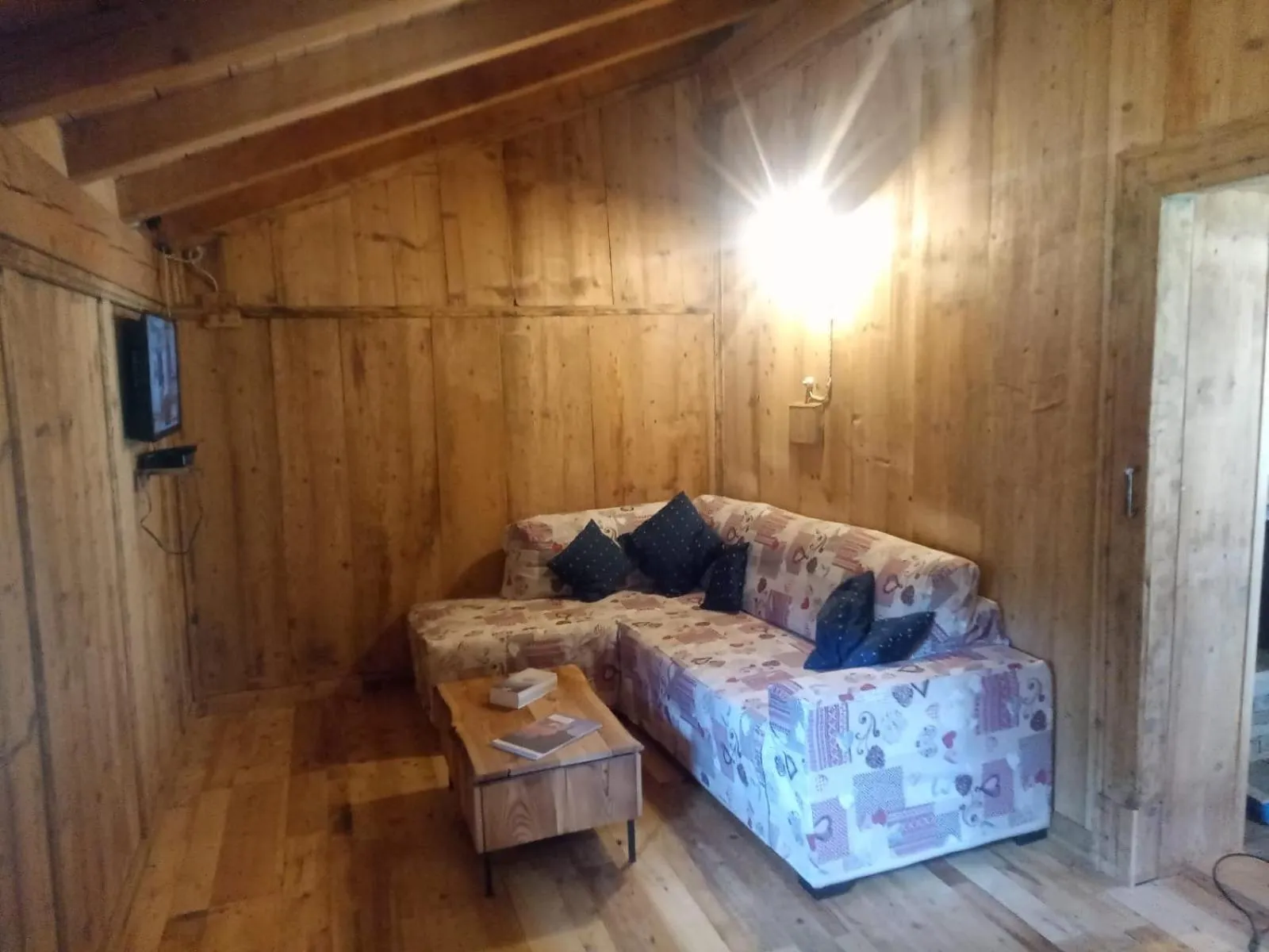 Communal lounge/ TV room in Hotel Garni Le Corti