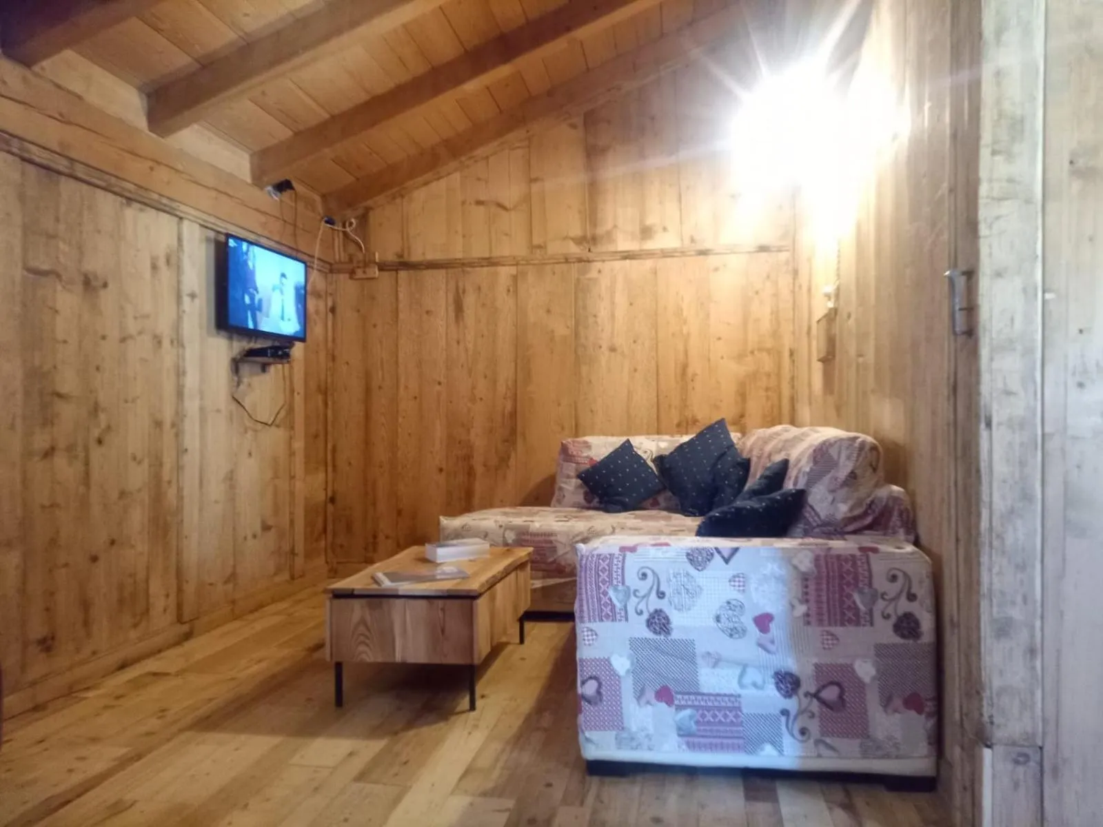 Communal lounge/ TV room in Hotel Garni Le Corti