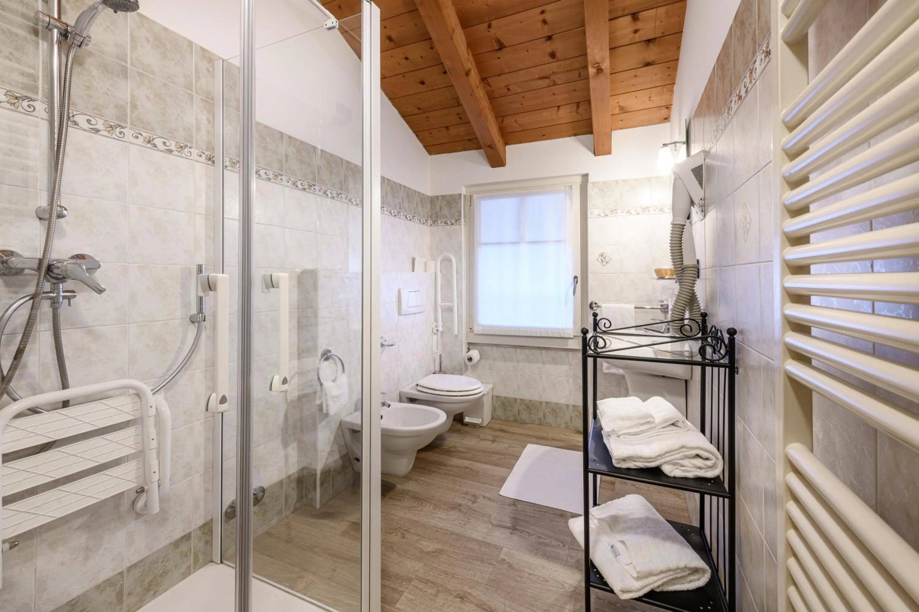 Bathroom in Hotel Garni Le Corti