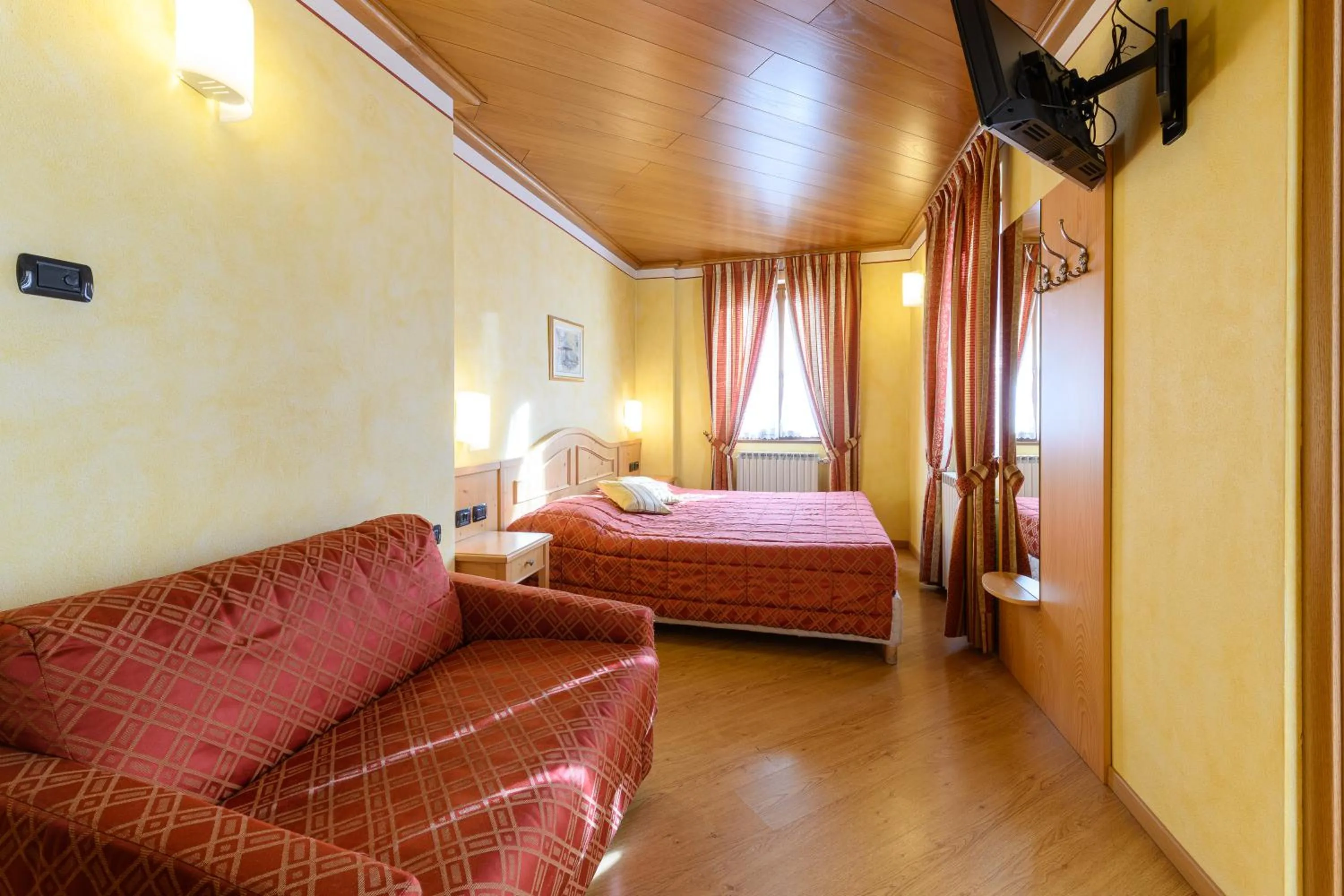 Photo of the whole room, Bed in Hotel Garni Le Corti