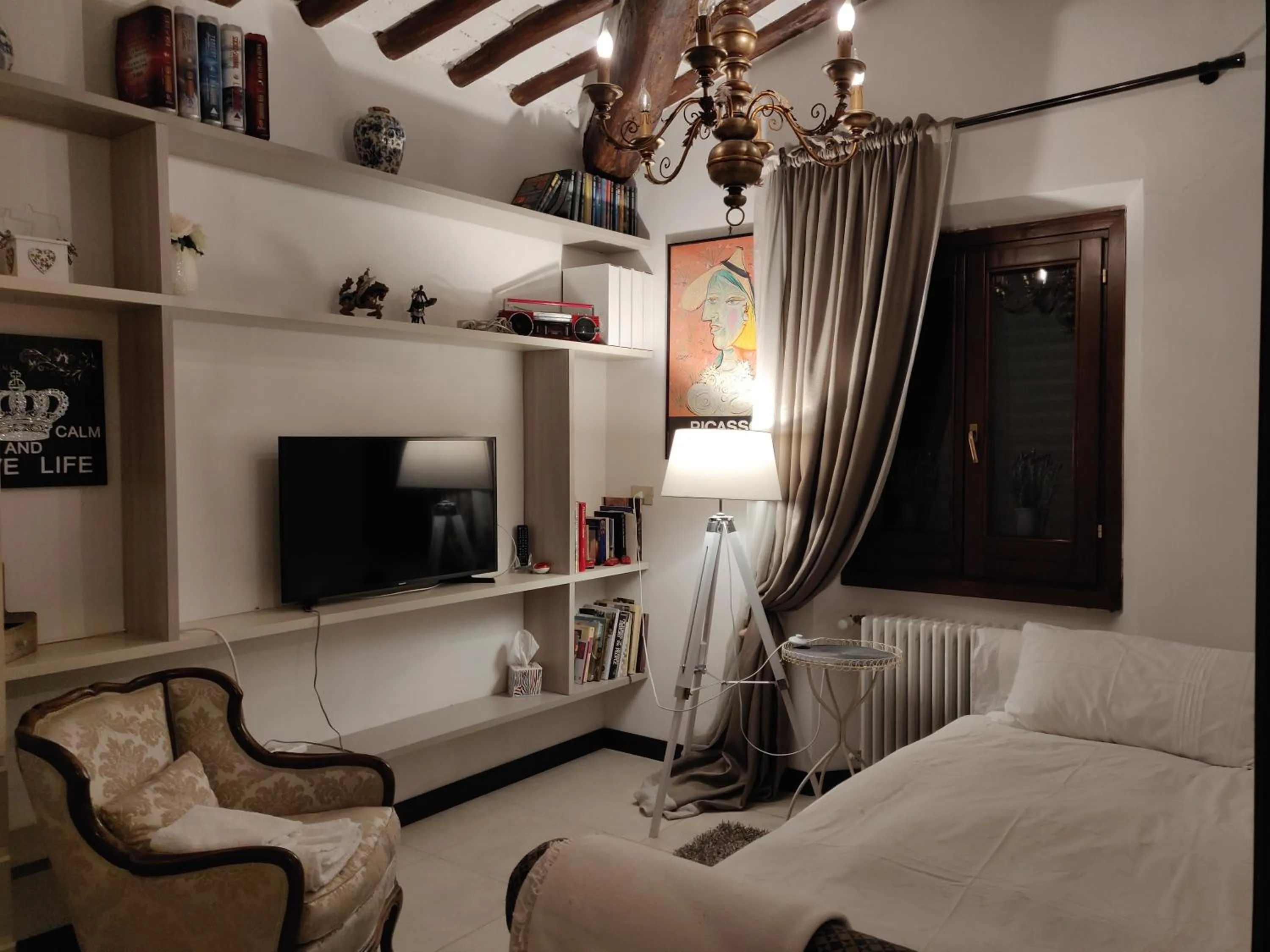 TV and multimedia, Bed in B&B L'Orologio