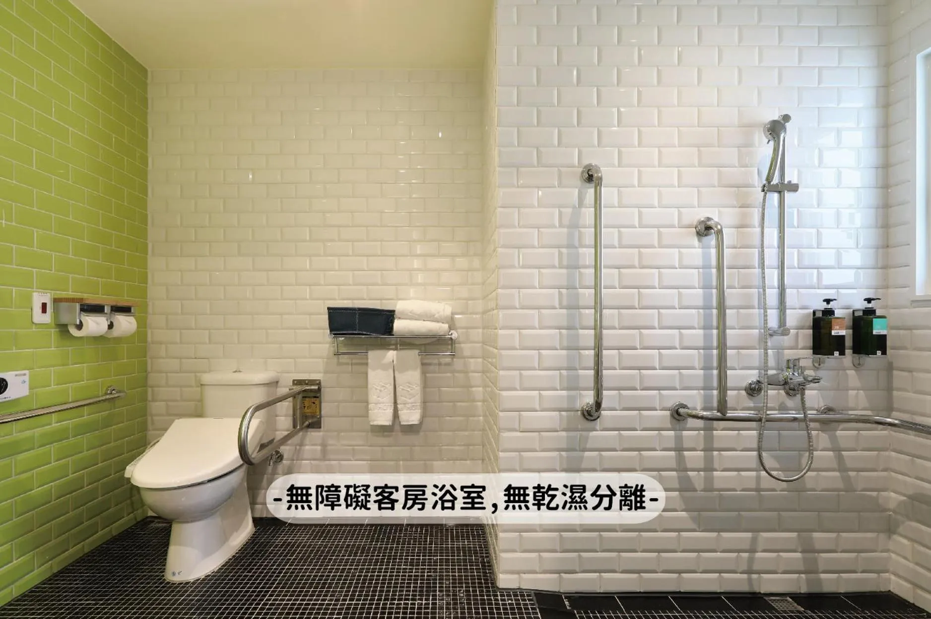 Shower in MINI HOTELS (Taichung Station Branch)