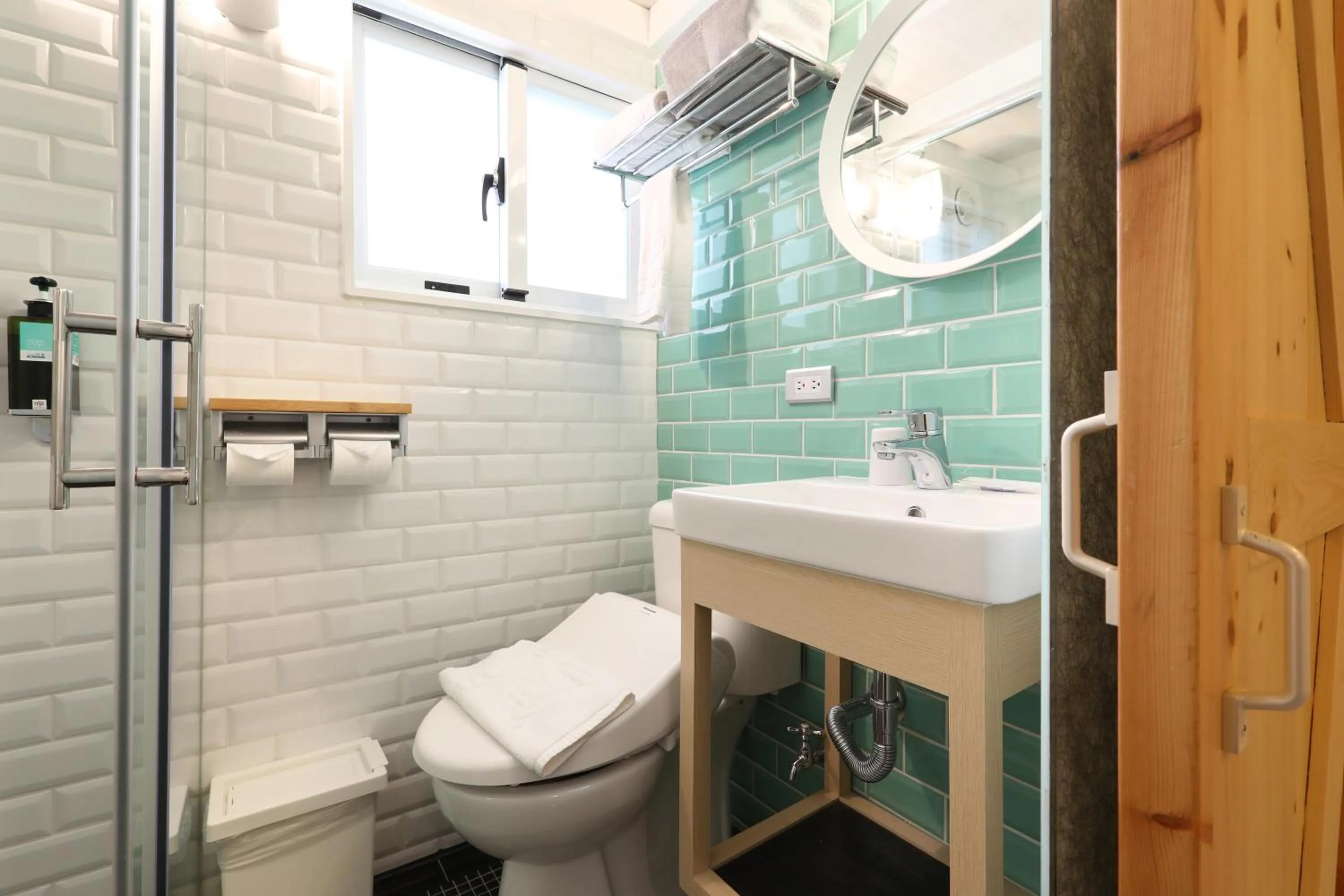 Shower in MINI HOTELS (Taichung Station Branch)