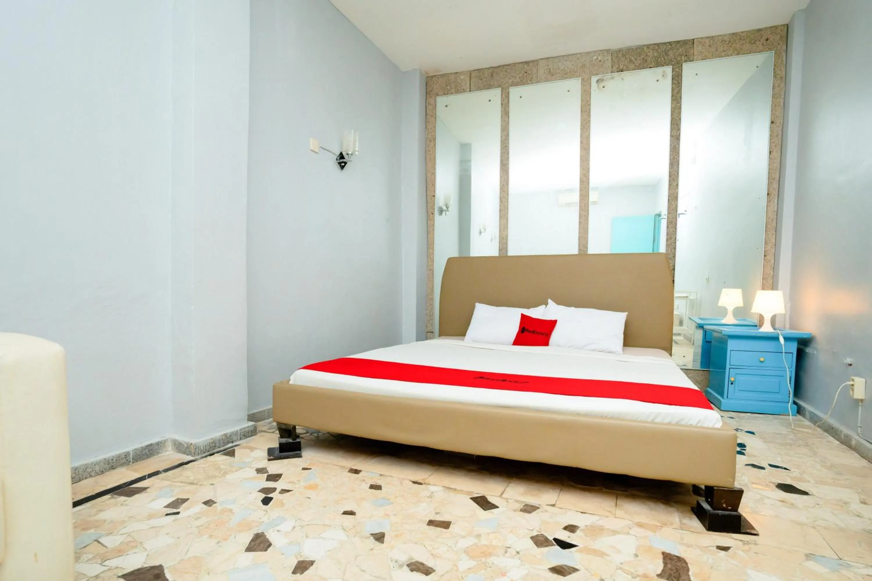 Bedroom, Bed in RedDoorz near RSUD Kota Mataram
