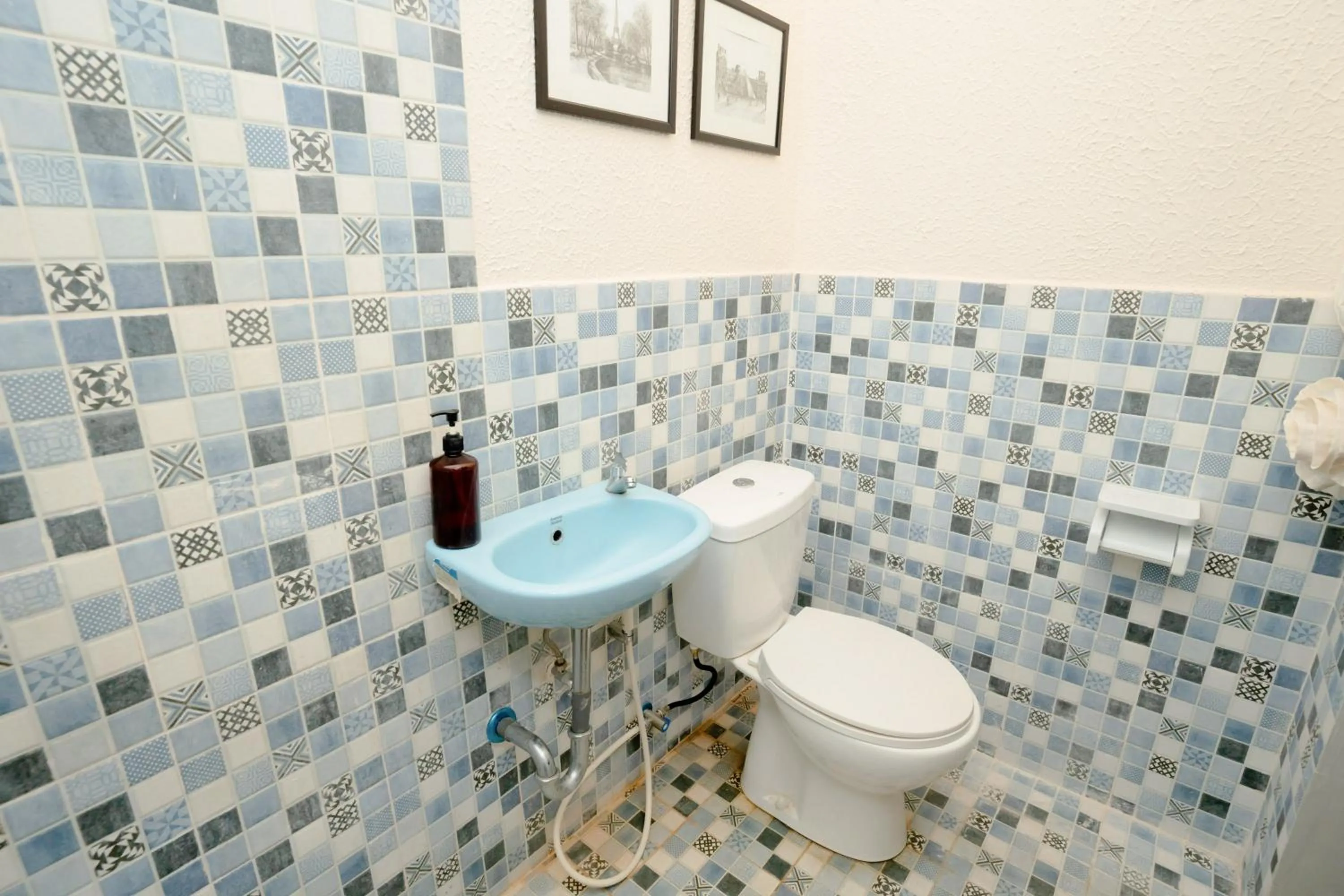 Bathroom in RedDoorz near RSUD Kota Mataram