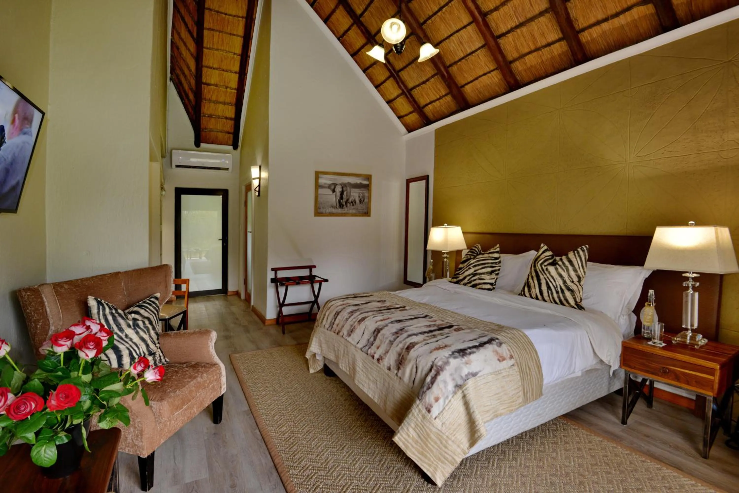 Bedroom, Bed in Mabula Game Lodge
