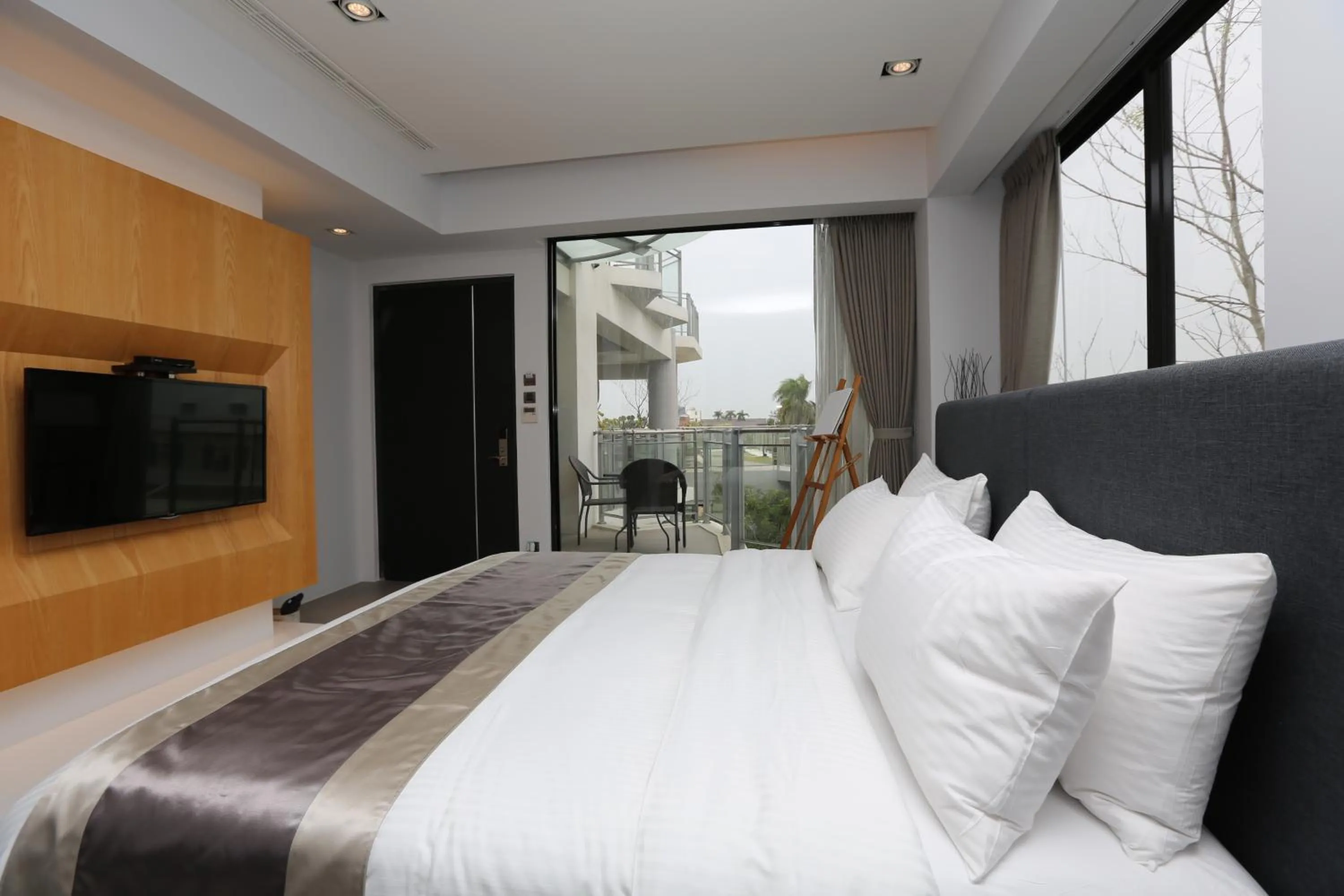 Bedroom, Bed in Tongzhan Design Inns