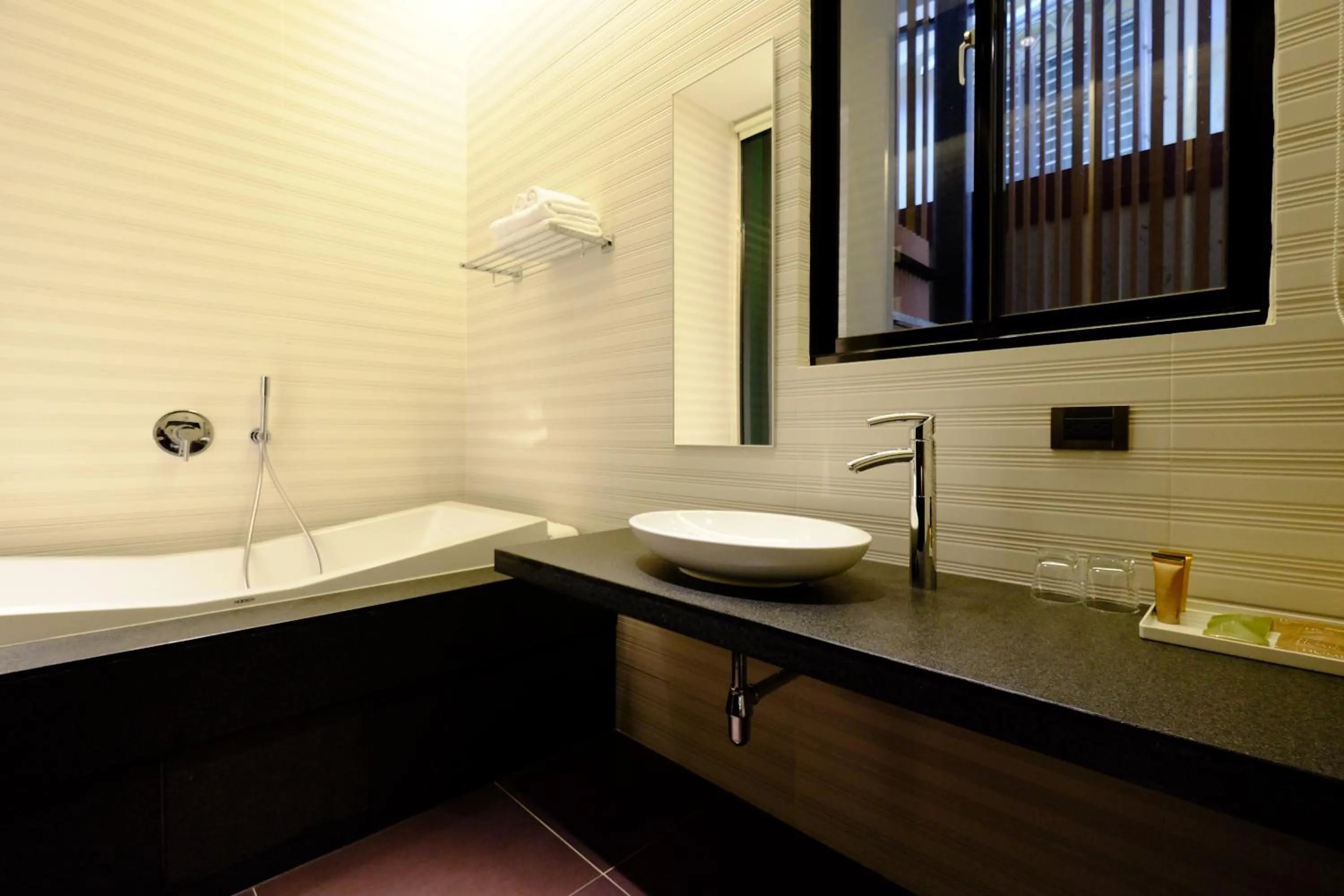 Bathroom in Tongzhan Design Inns